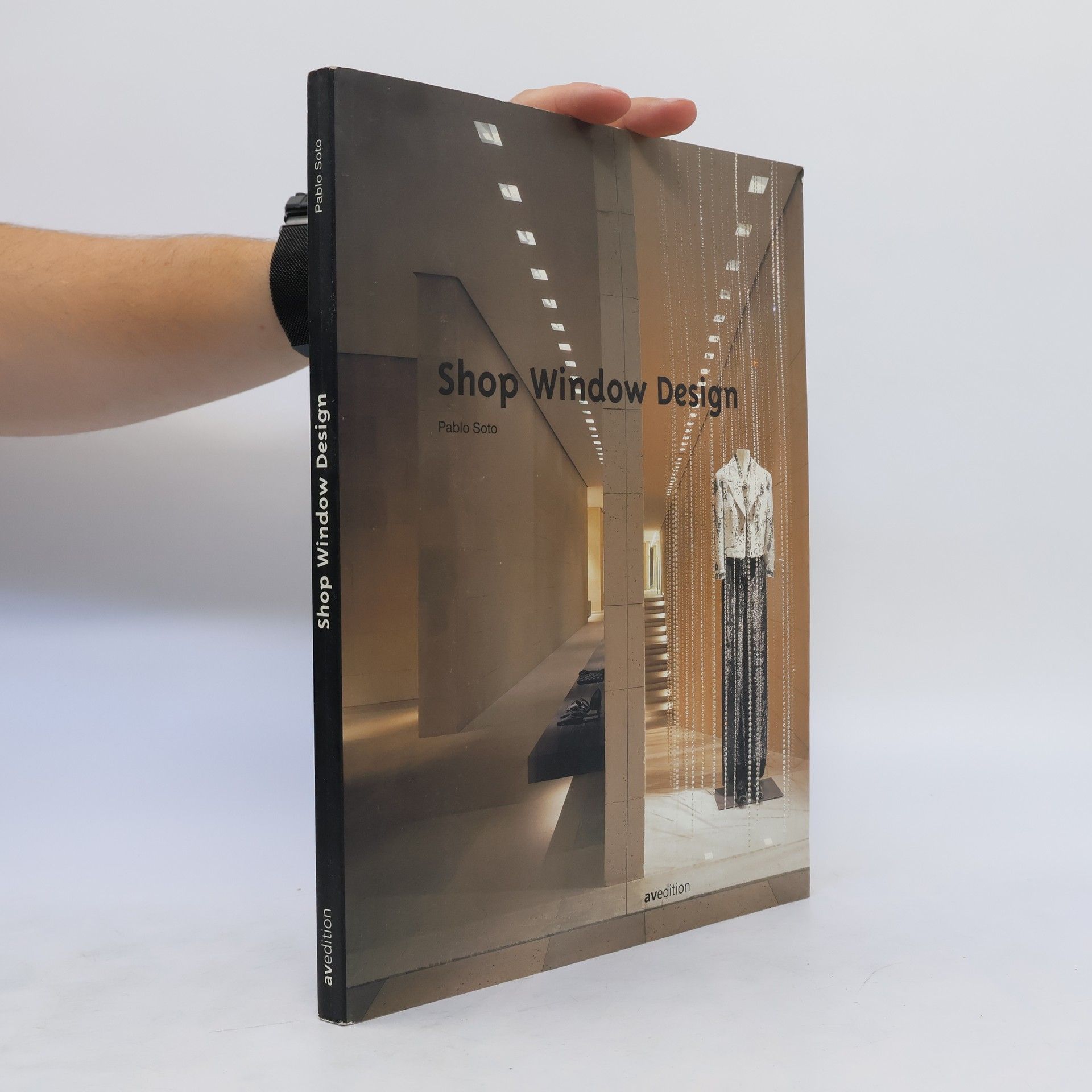 Pablo Soto Shop window design