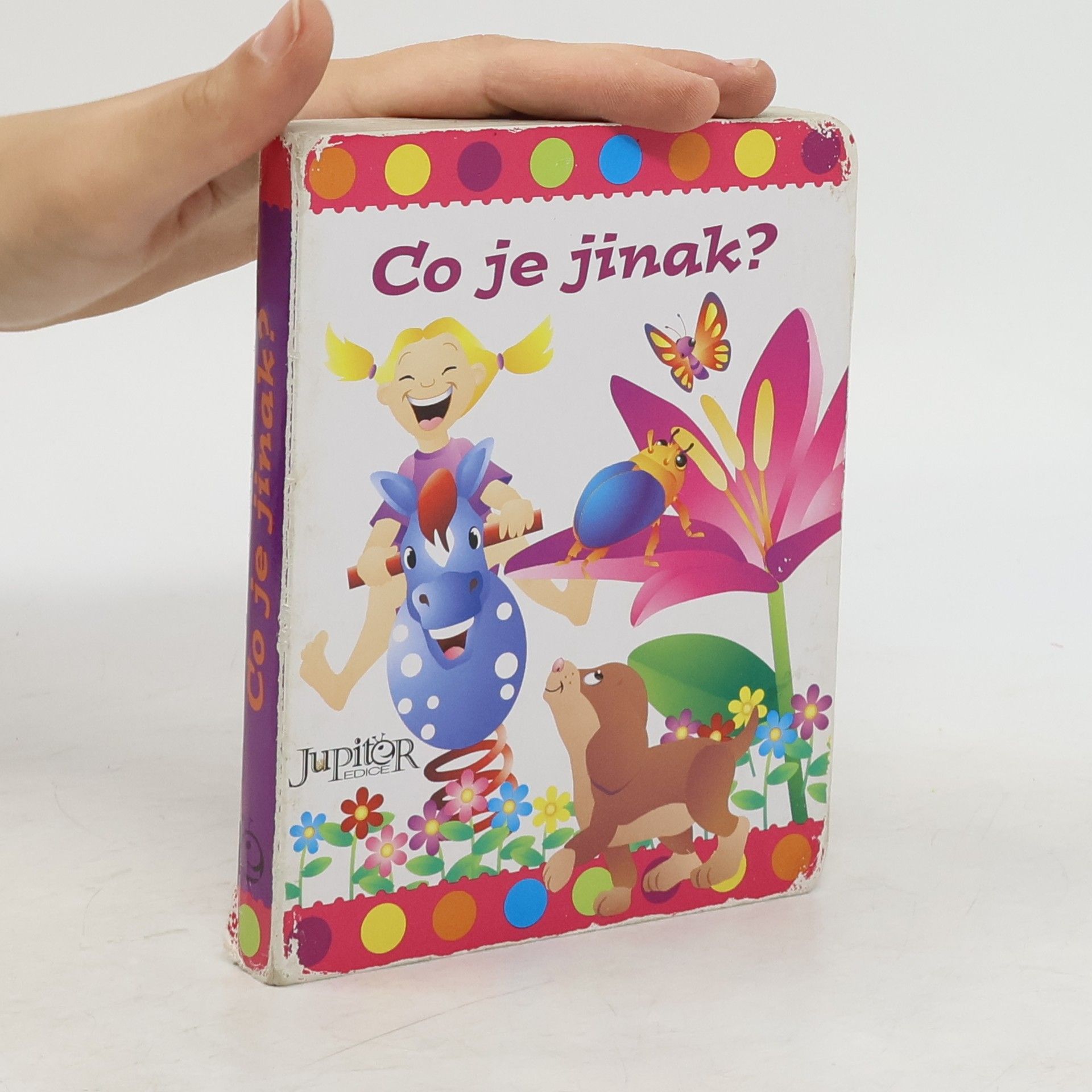 kolektiv Co je jinak?