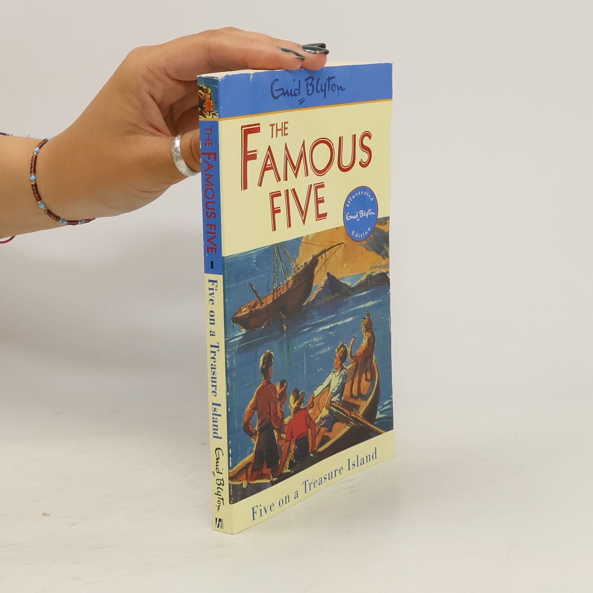 Enid Blyton Famous Five: Five On A Treasure Island