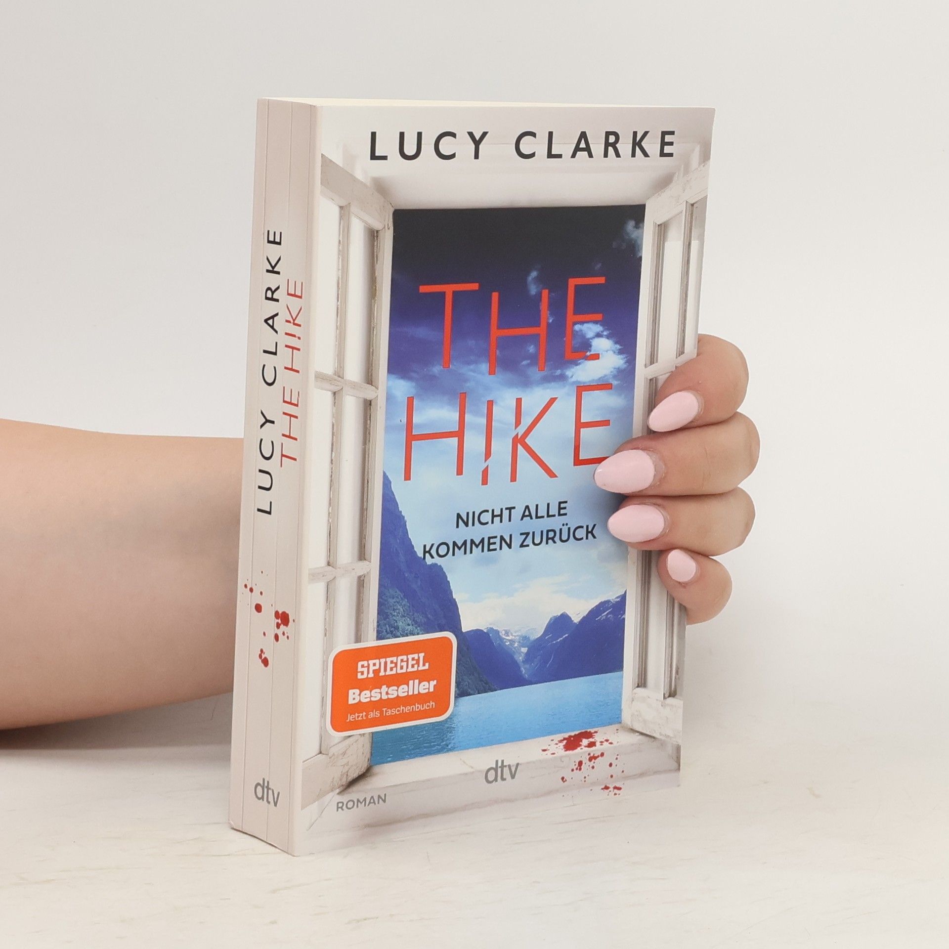Lucy Clarke The Hike