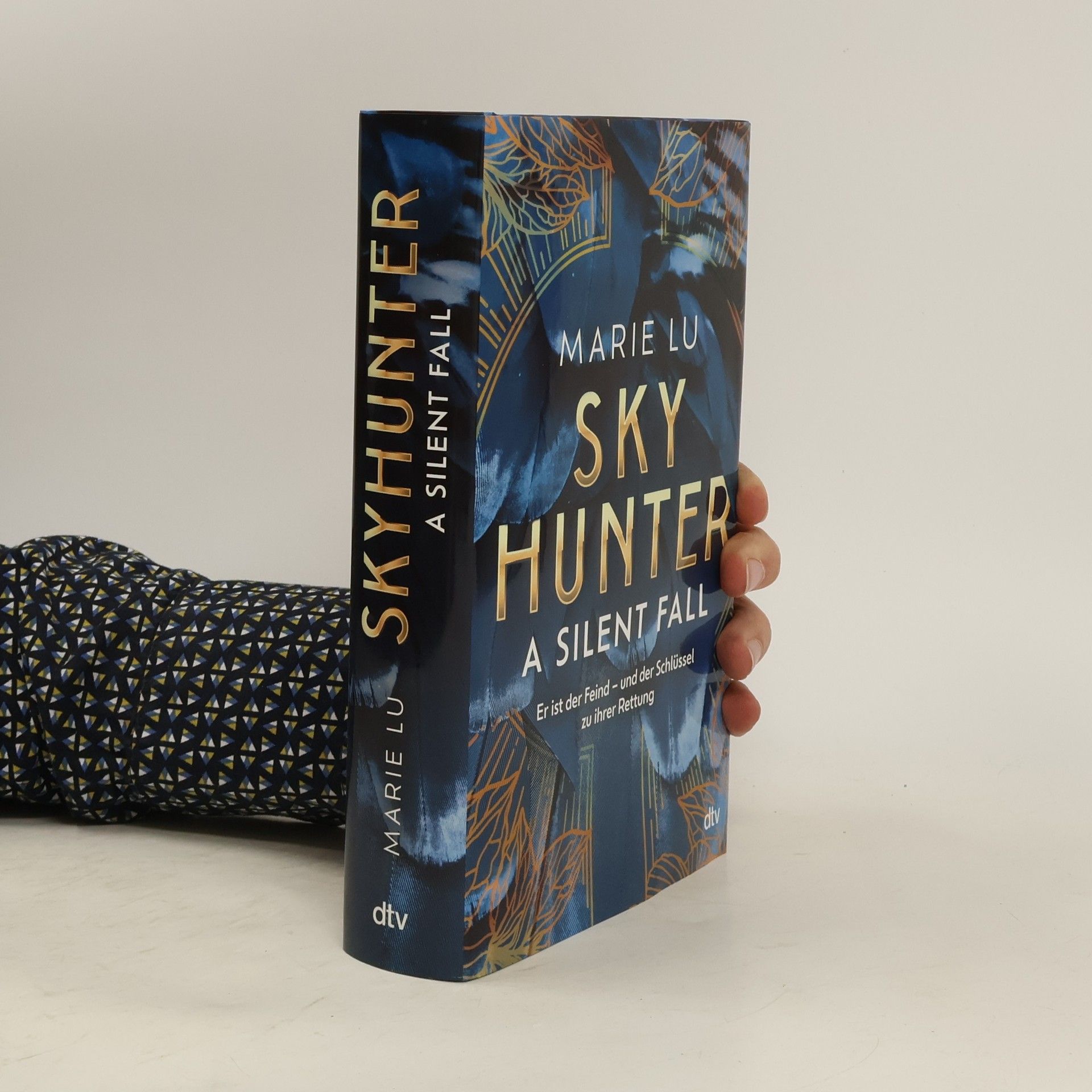 Marie Lu Skyhunter - A Silent Fall