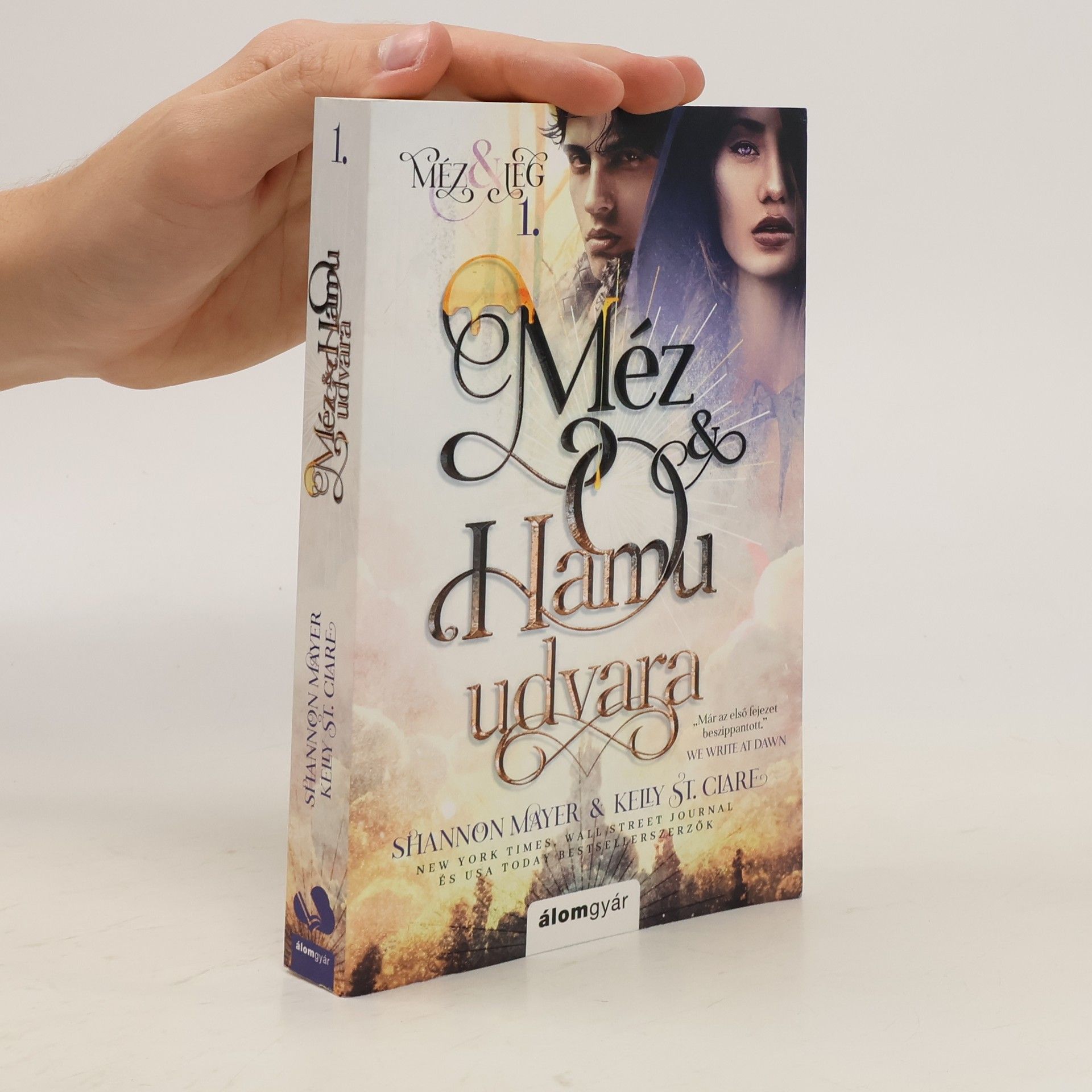 Shannon Mayer Méz & Hamu udvara 1