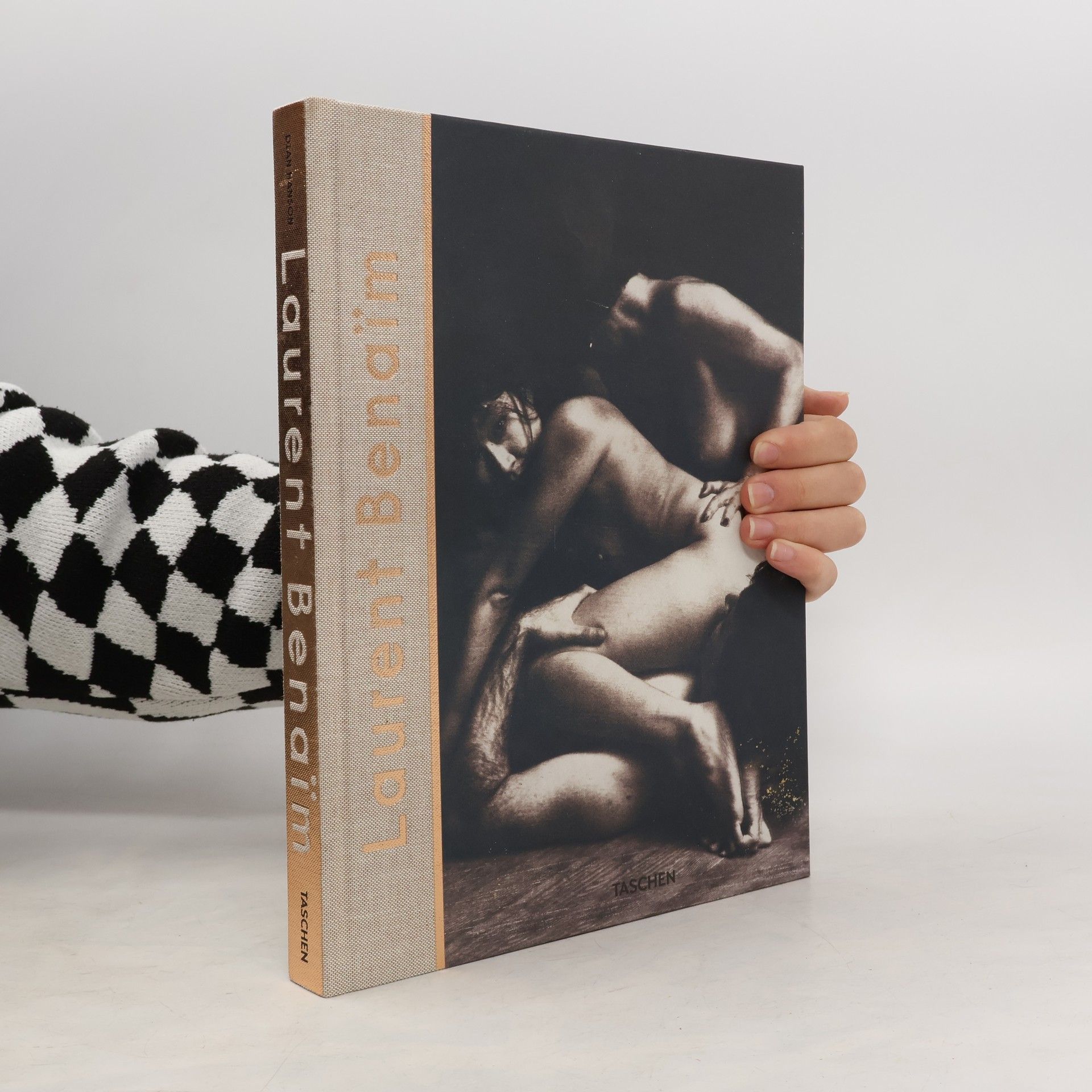 Laurent Benai m. Curious encounters