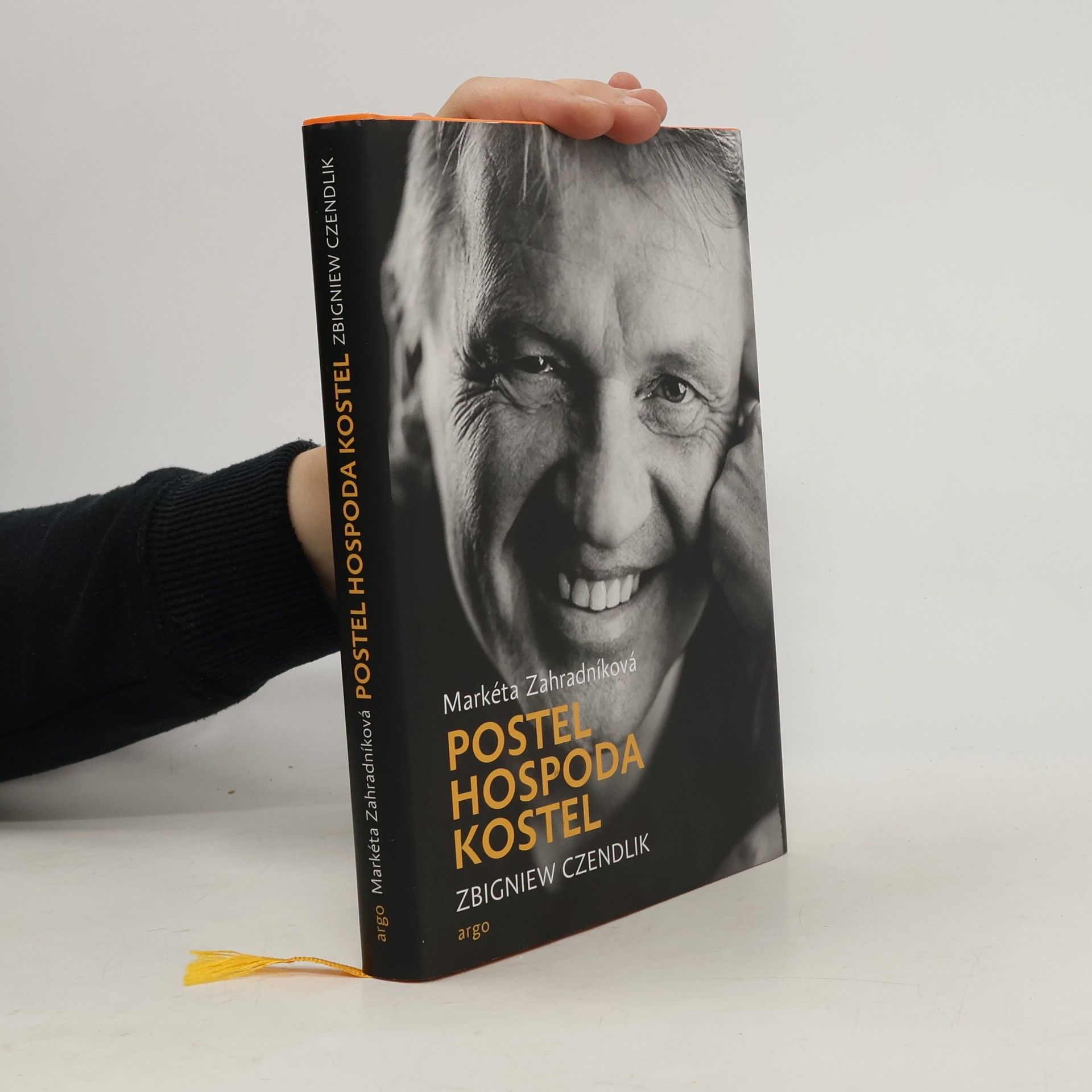 Zbigniew Czendlik Postel, hospoda, kostel