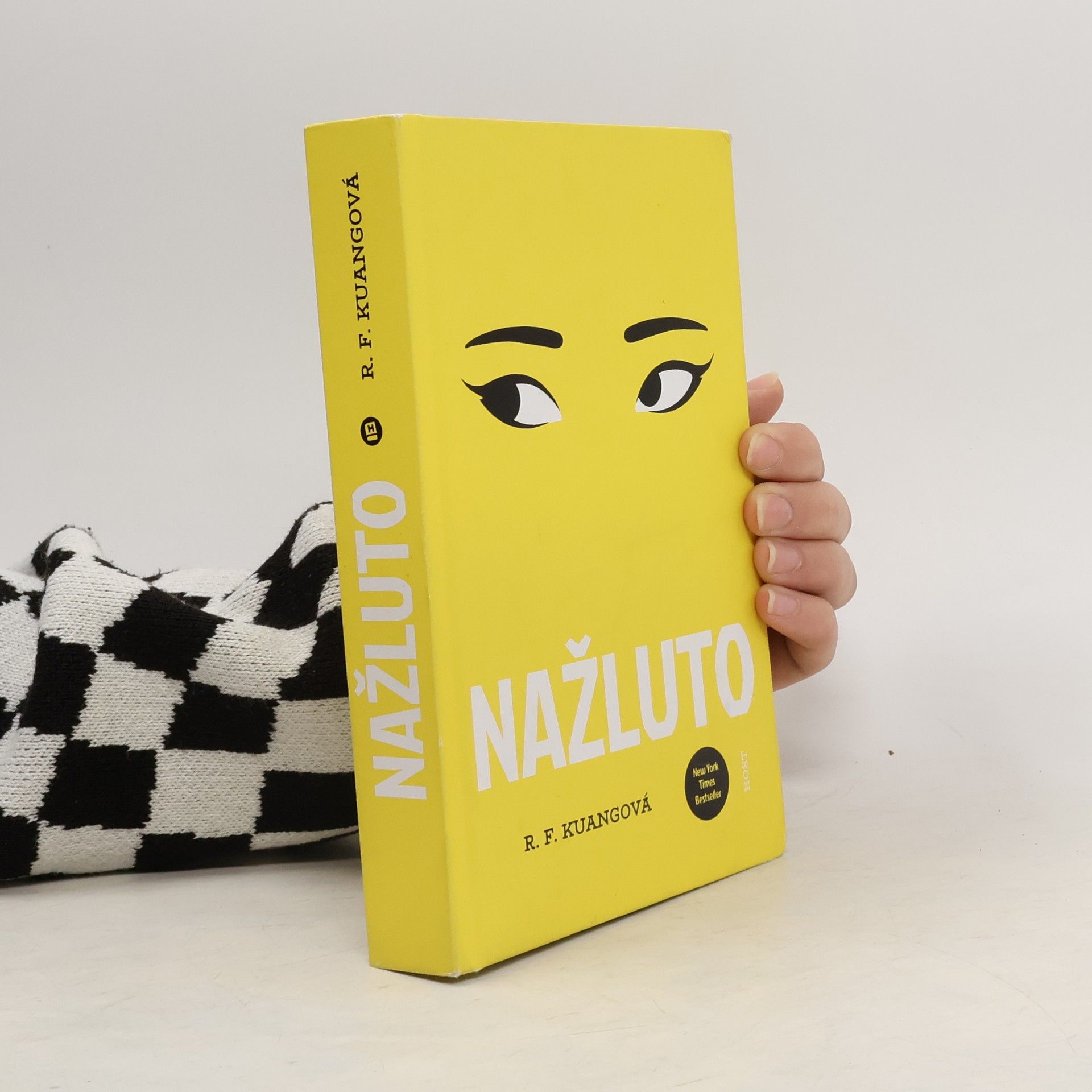 R.F. Kuang Nažluto