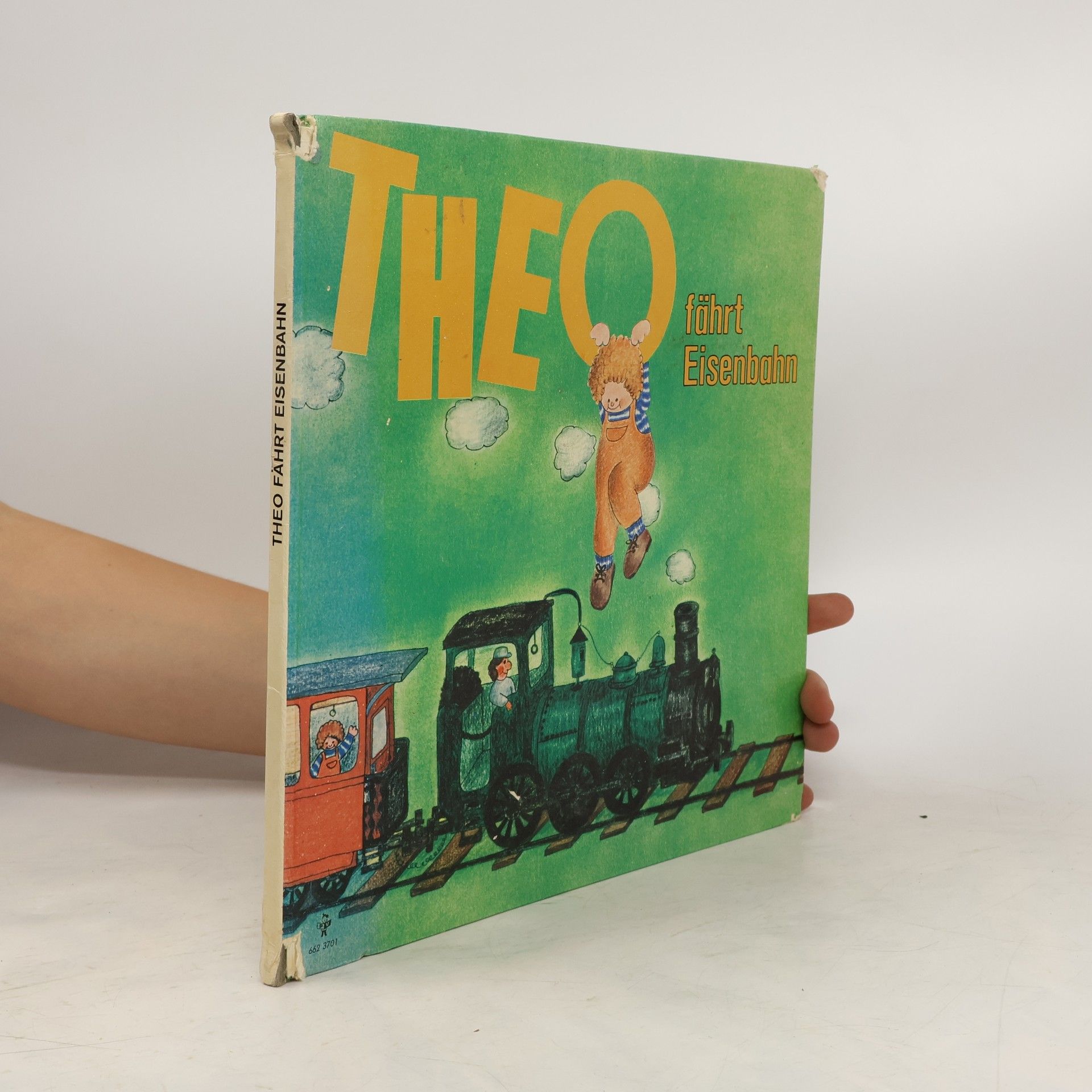 Violeta Denou Theo fährt Eisenbahn