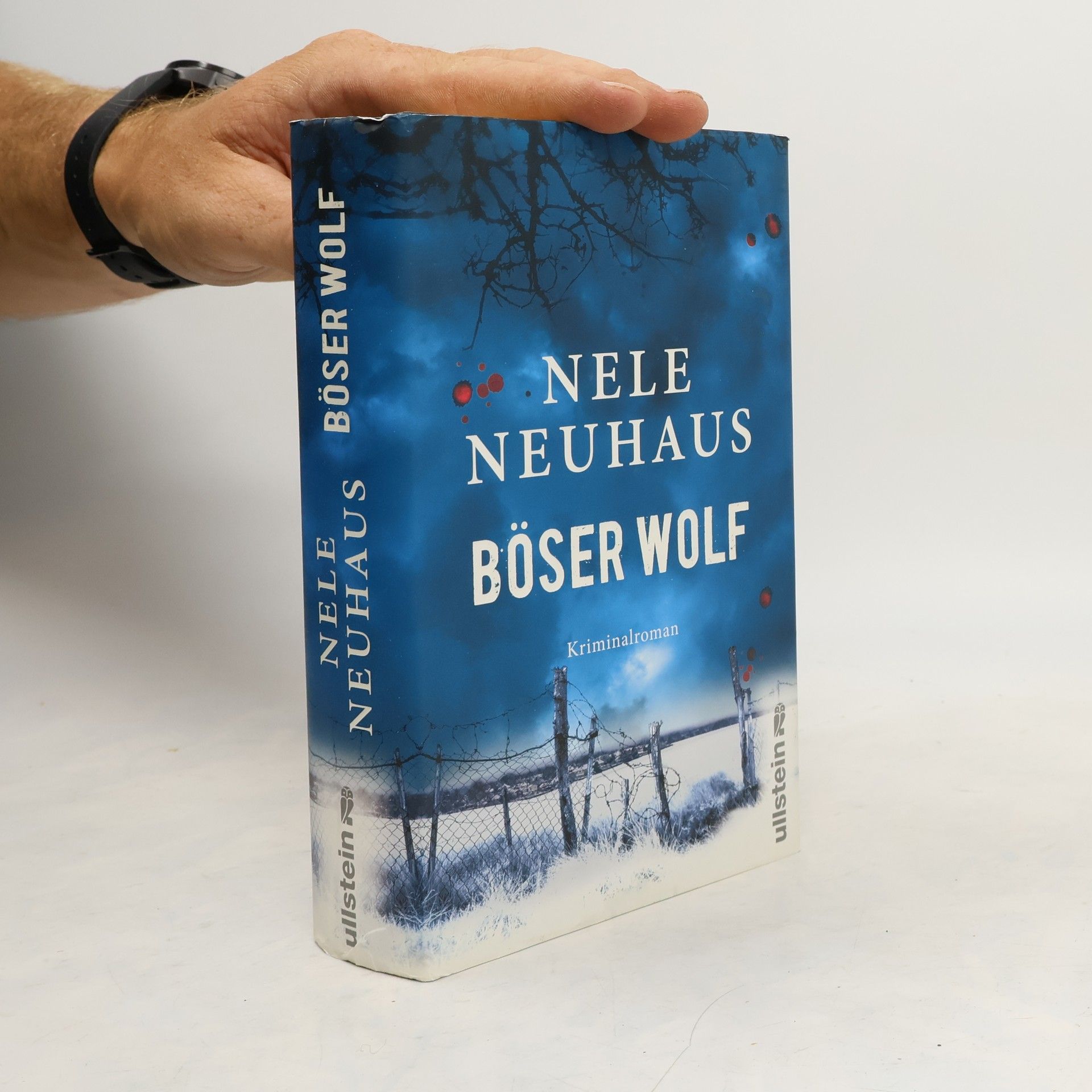 Nele Neuhaus Böser Wolf : Kriminalroman