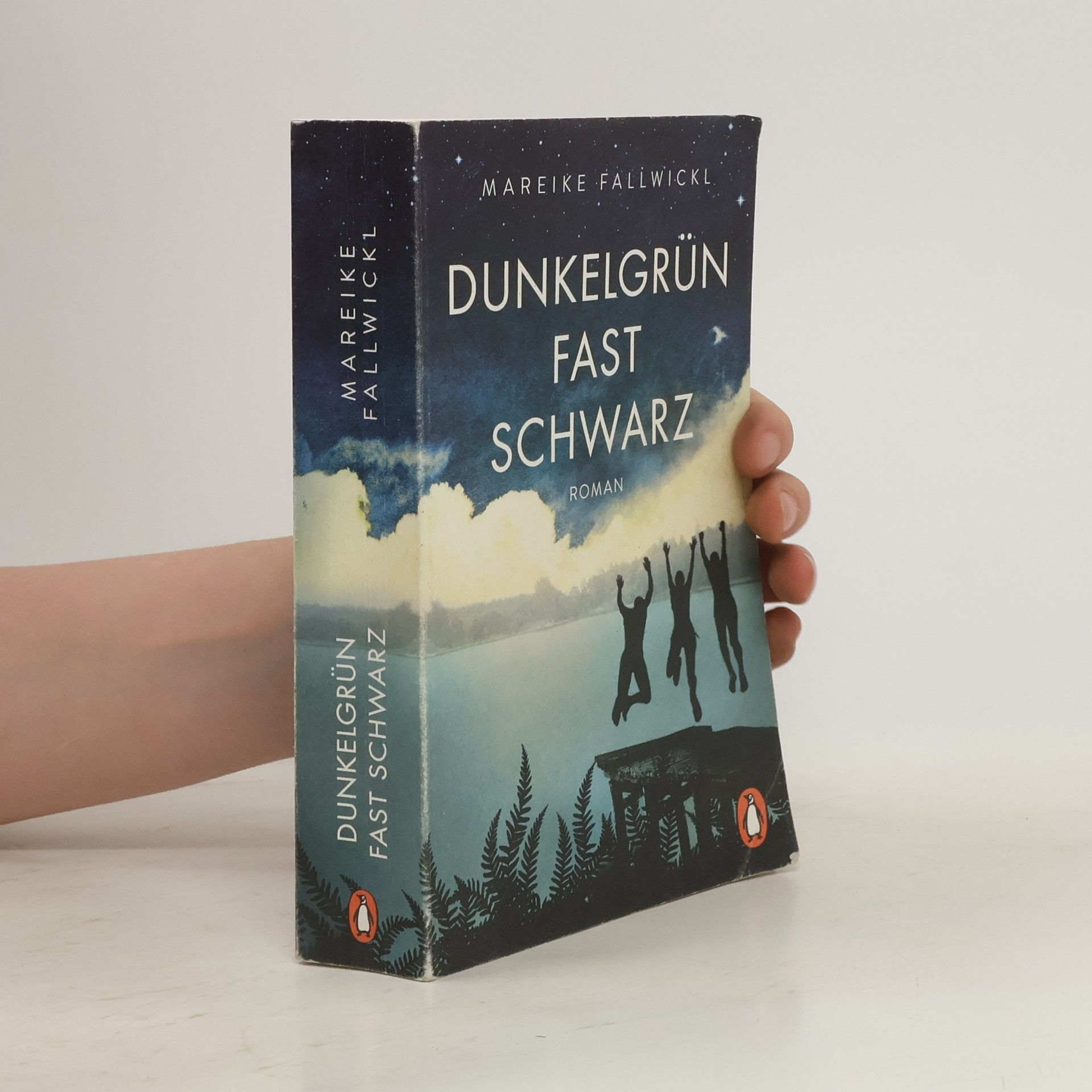 Mareike Fallwickl Dunkelgrün fast schwarz
