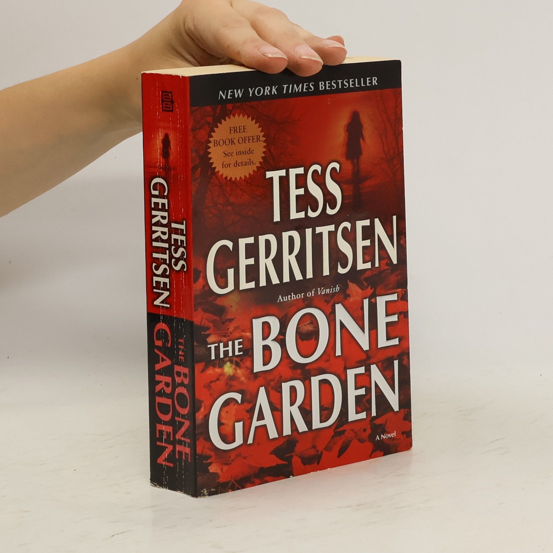 Tess Gerritsen The Bone Garden. Leichenraub, englische Ausgabe