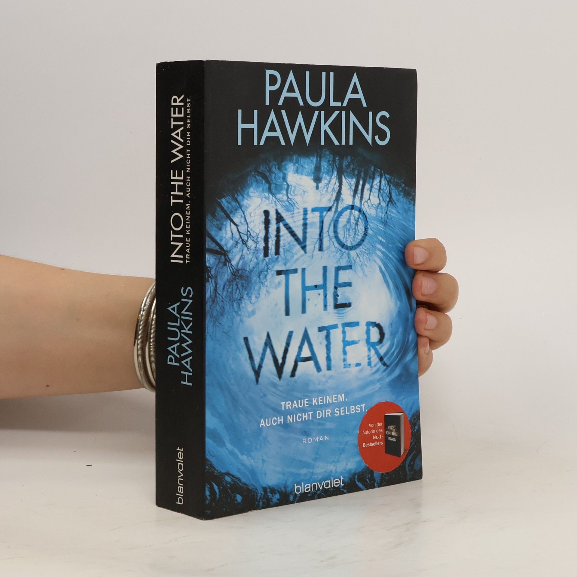 Paula Hawkins Into the Water
