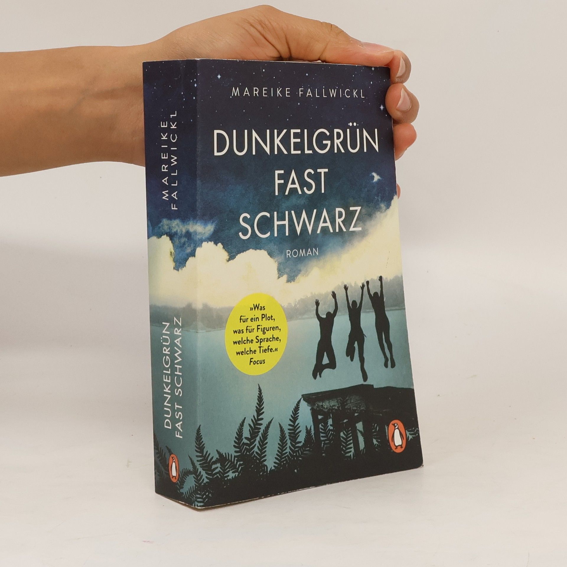 Mareike Fallwickl Dunkelgrün fast schwarz