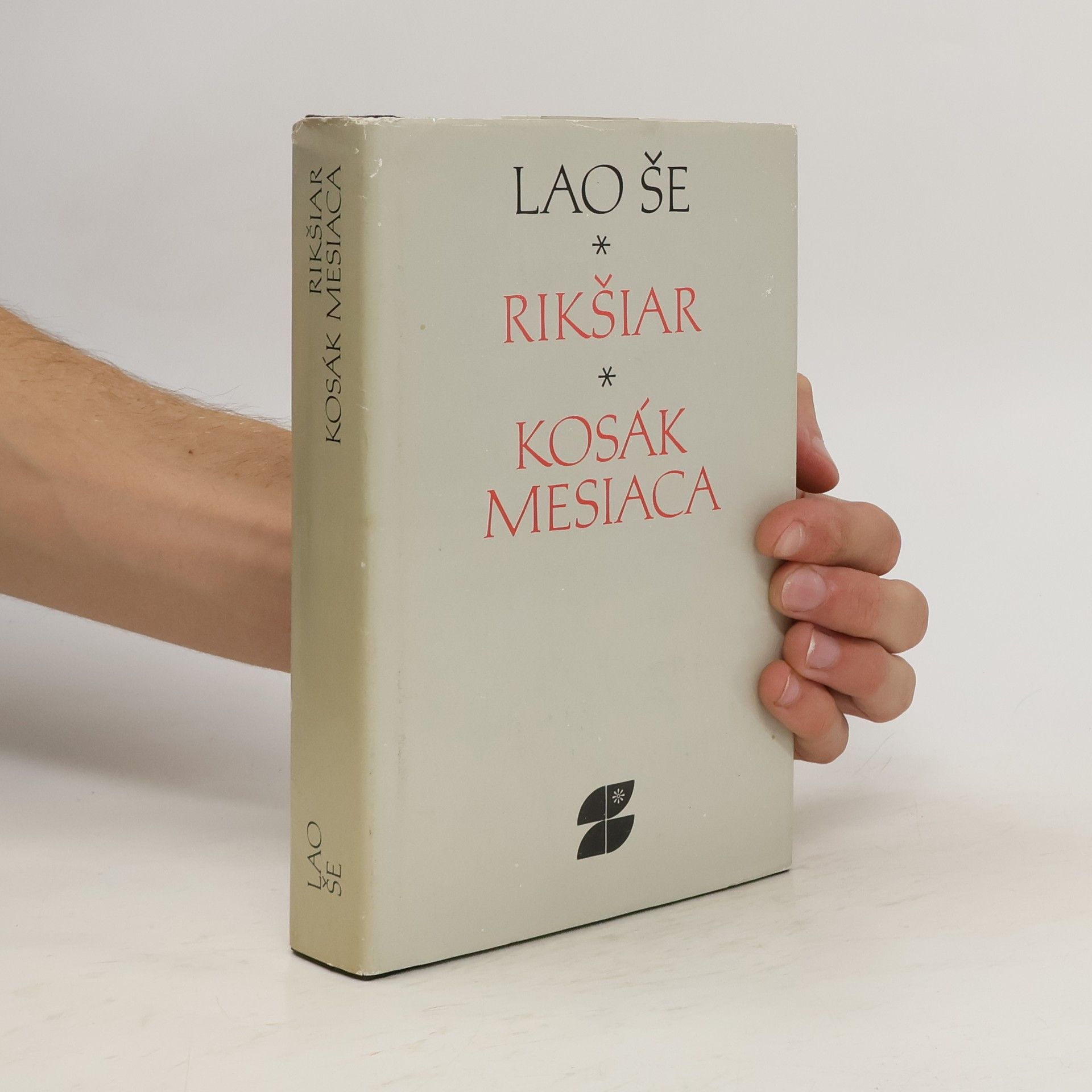 She Lao Rikšiar. Kosák mesiaca