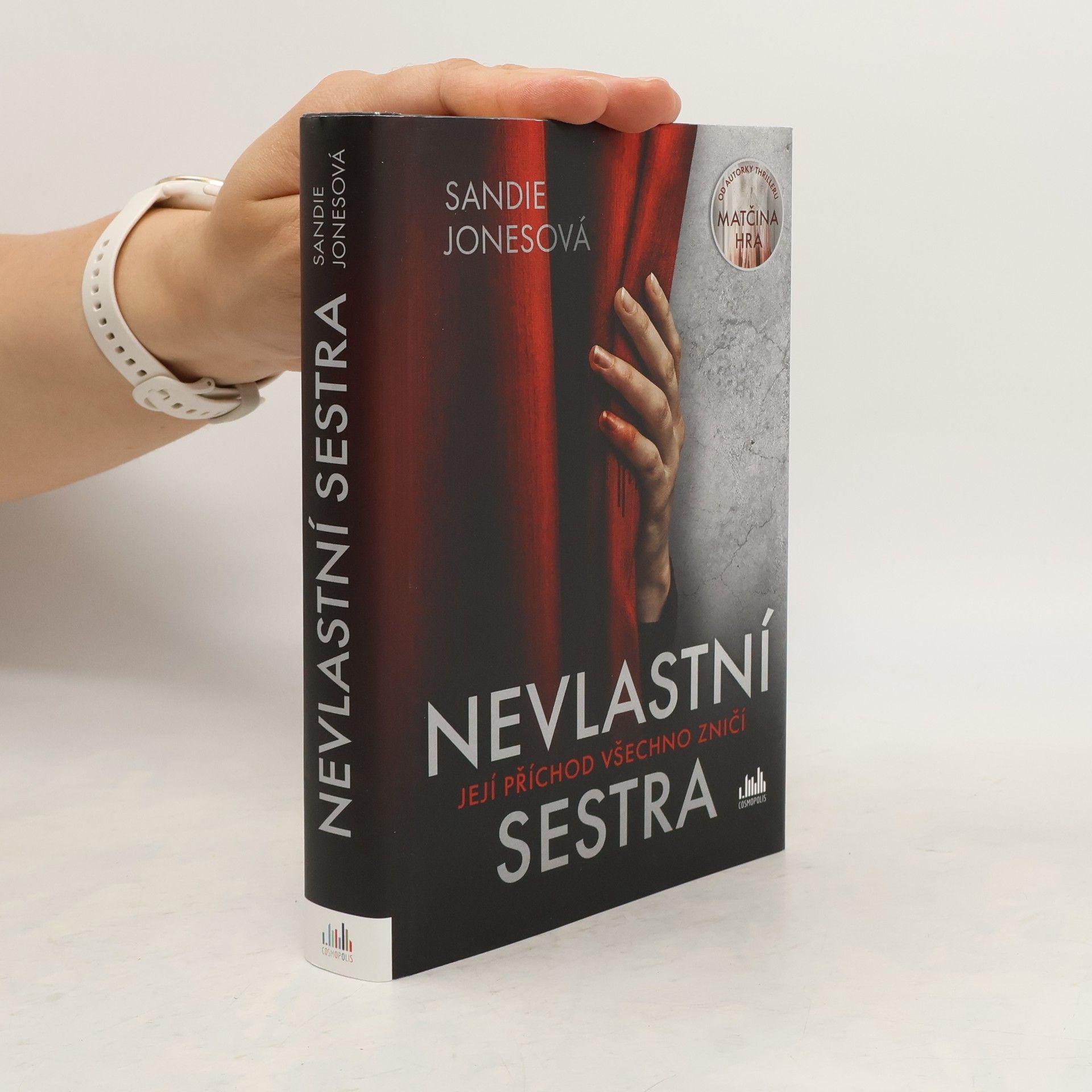 Sandie Jones Nevlastní sestra