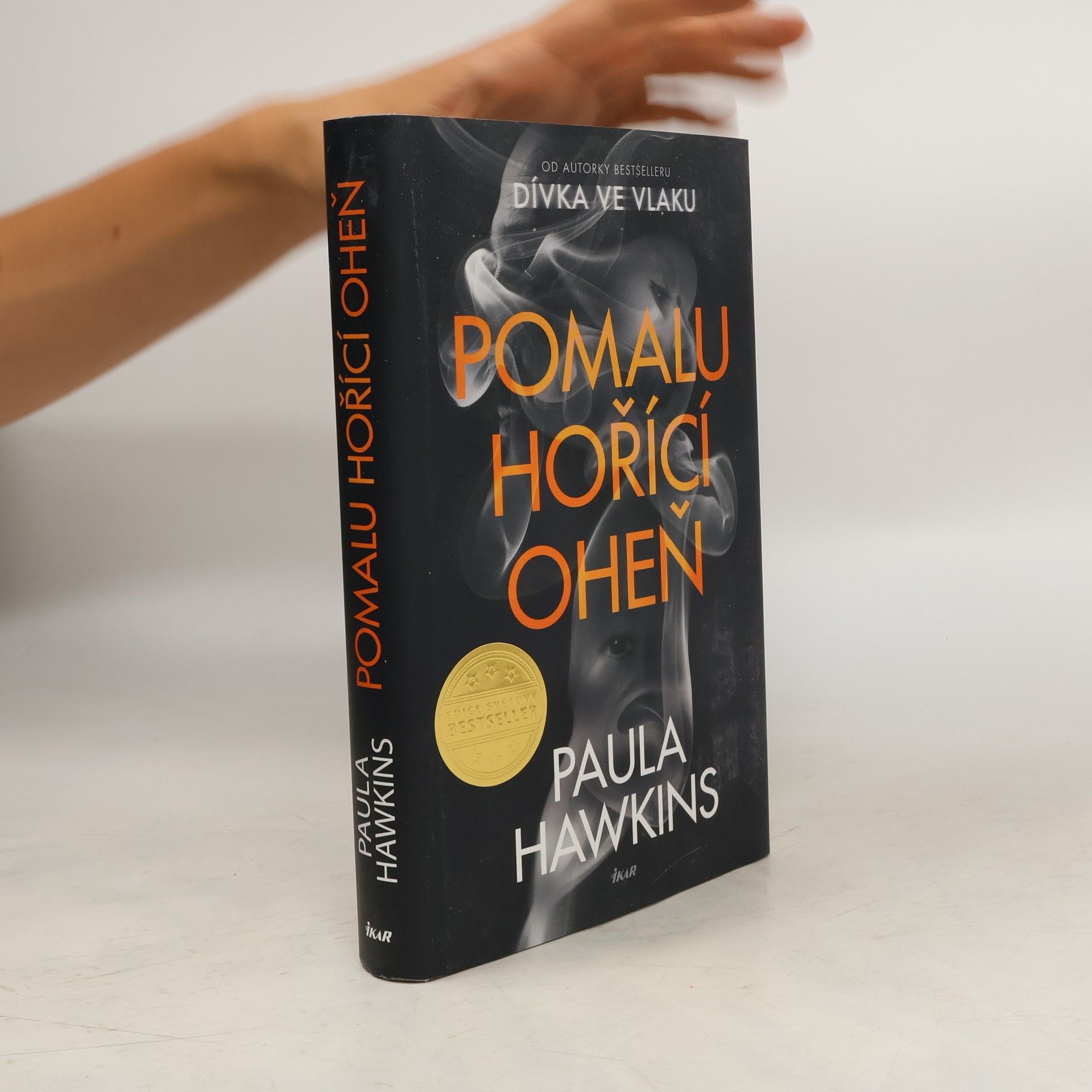 Paula Hawkins Pomalu hořící oheň