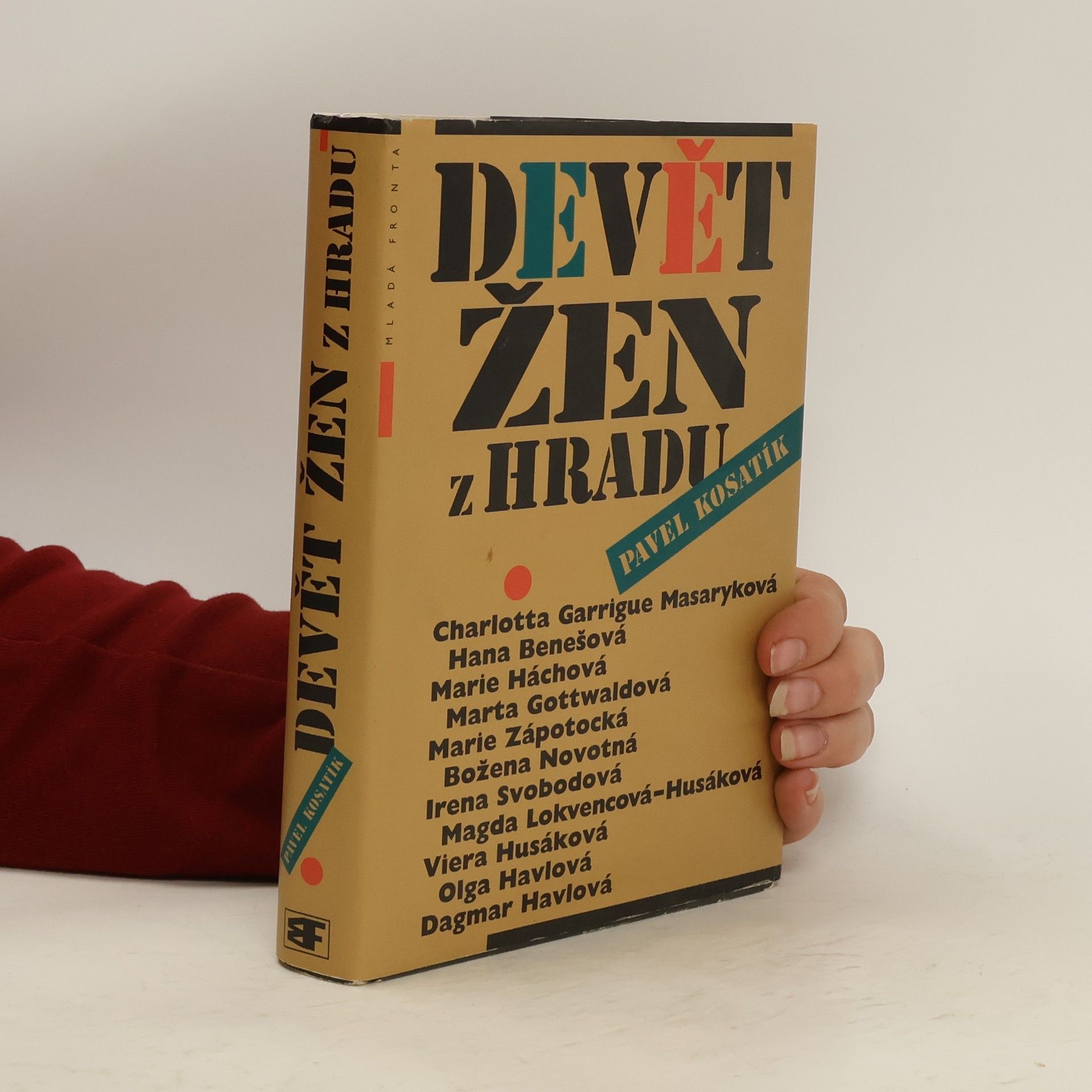 Pavel Kosatík Devět žen z Hradu