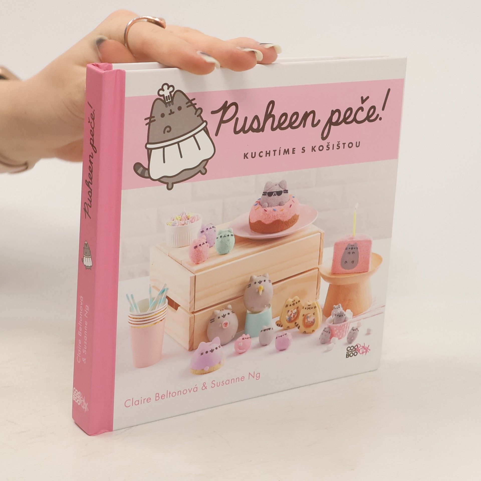 Claire Belton Pusheen peče!