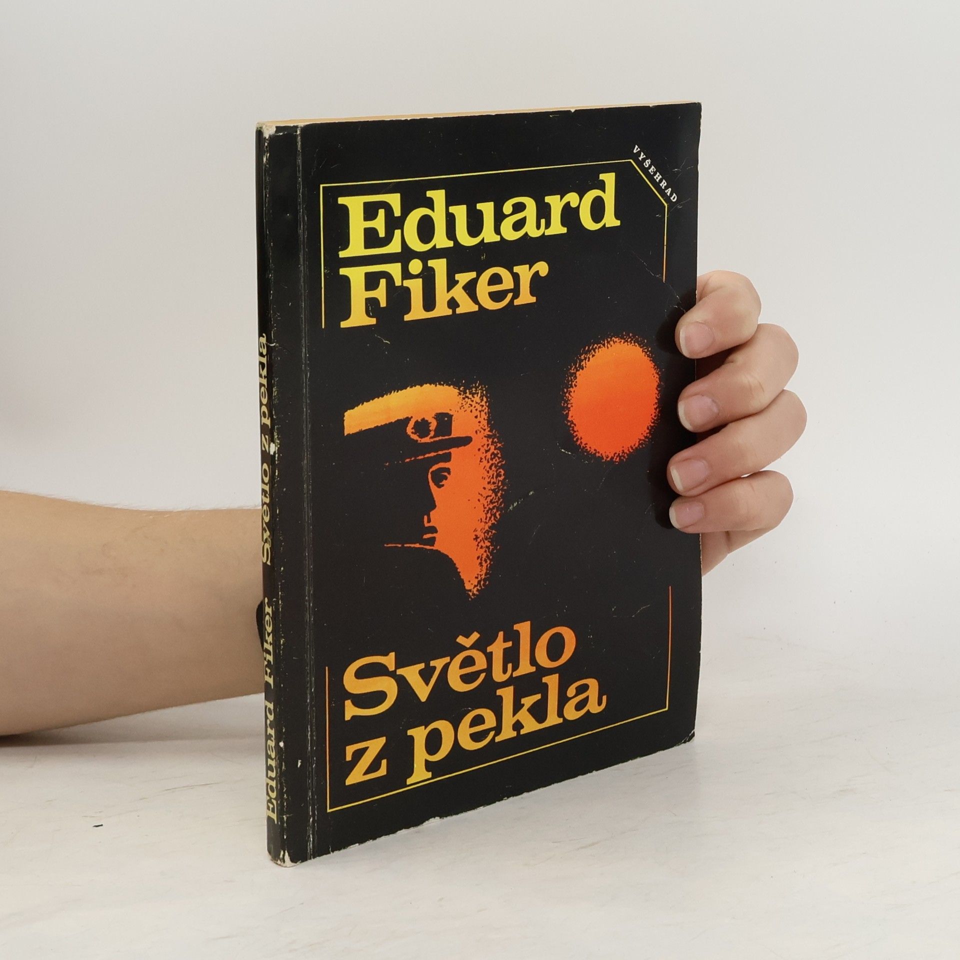 Eduard Fiker Světlo z pekla