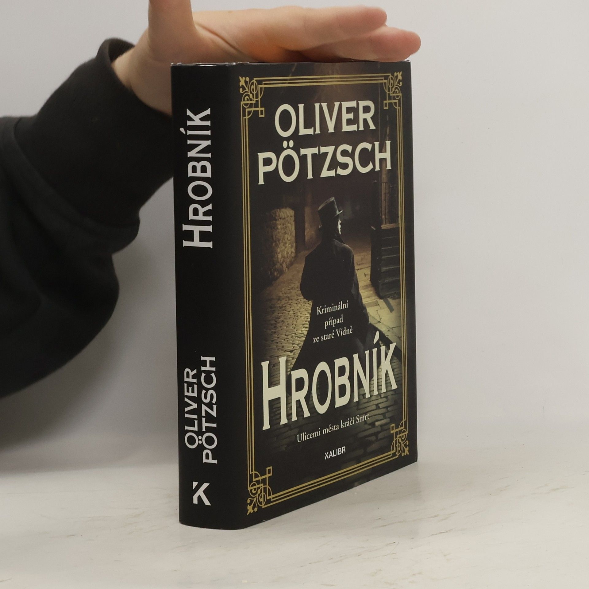 Oliver Pötzsch Hrobník