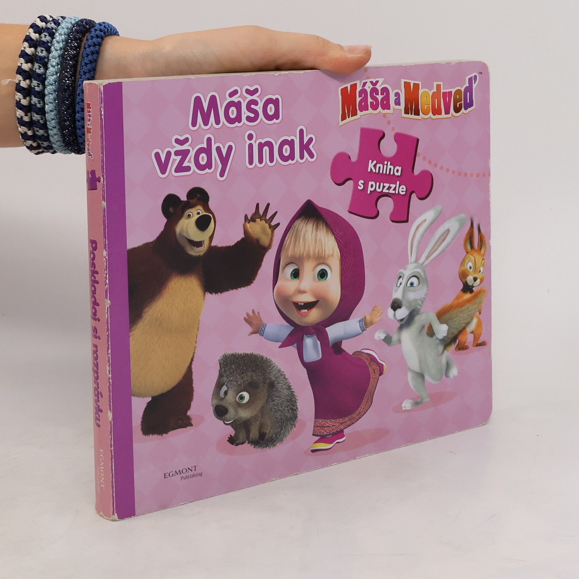 kolektiv Máša a medveď- Máša vždy inak