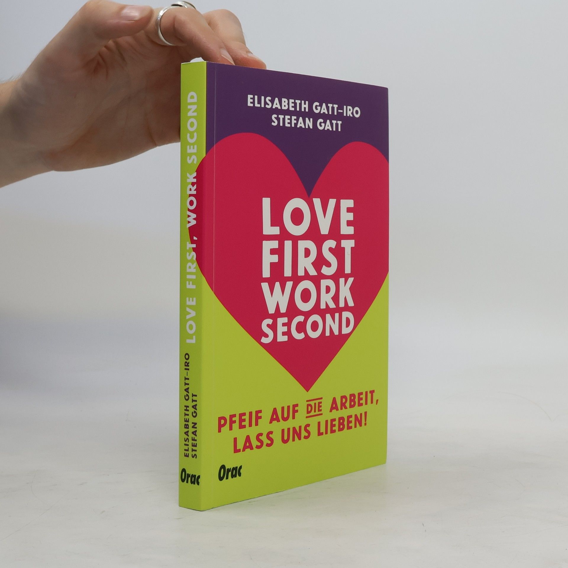 Elisabeth Gatt-Iro Love first, work second. Pfeif auf die Arbeit – lass uns lieben!