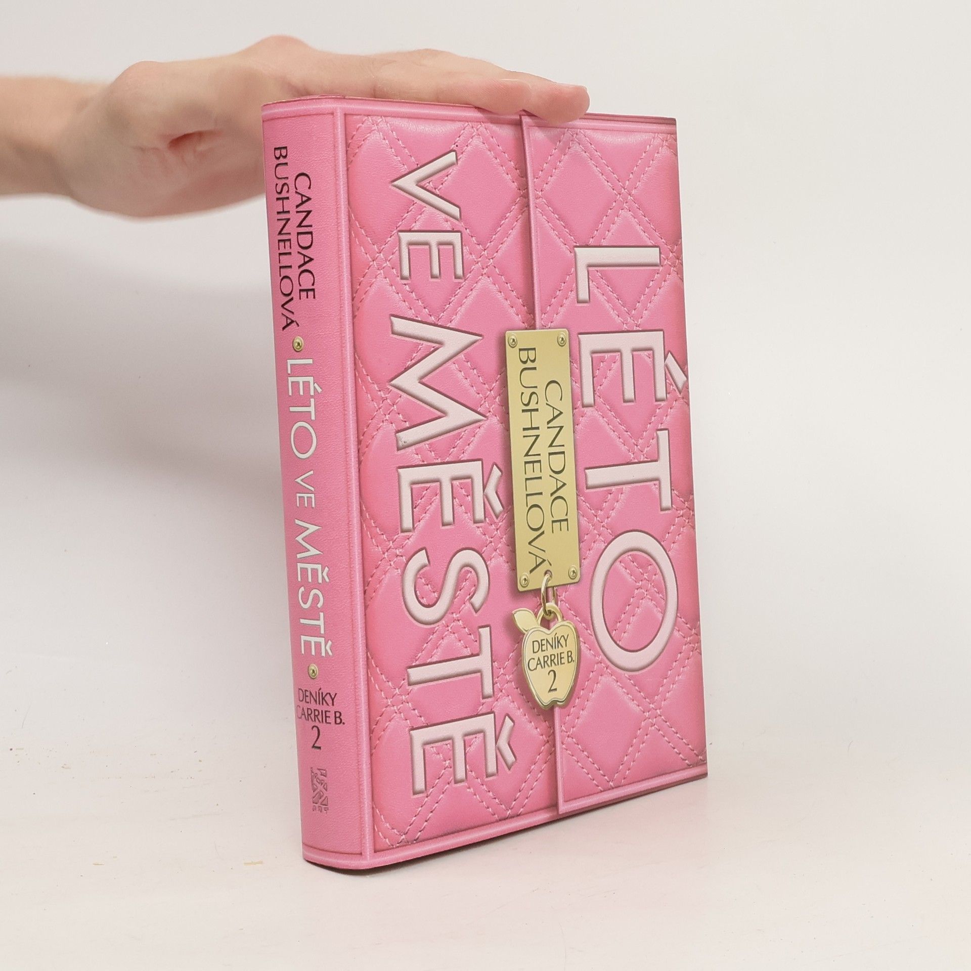 Candace Bushnell Deníky Carrie B. 2, Léto ve městě