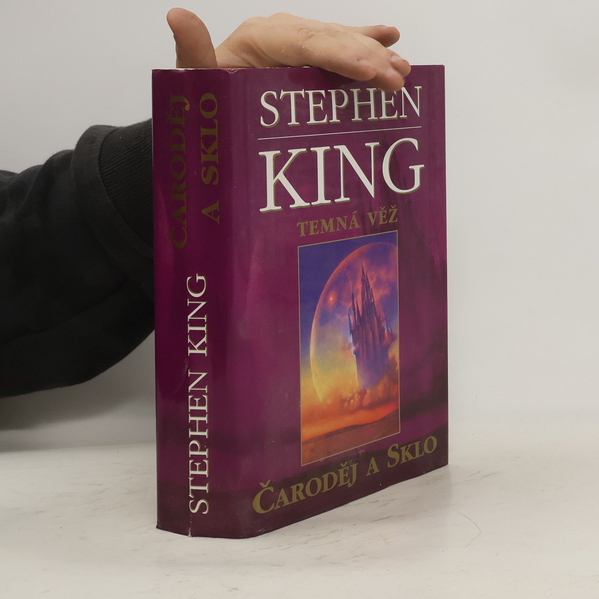 Stephen King Temná věž IV: Čaroděj a sklo