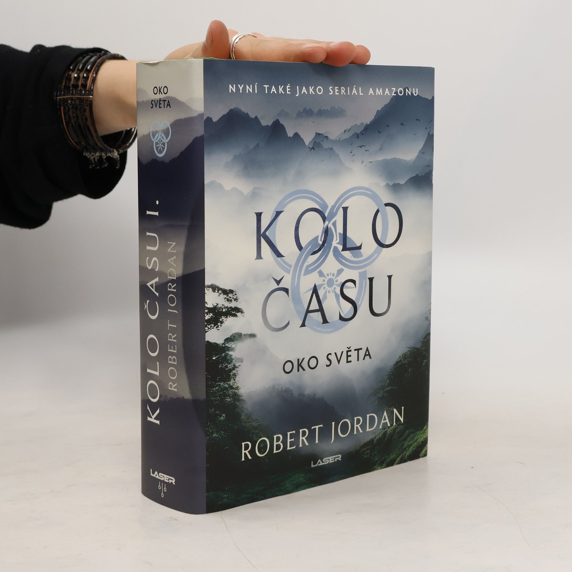 Robert Jordan Kolo času 1. Oko světa