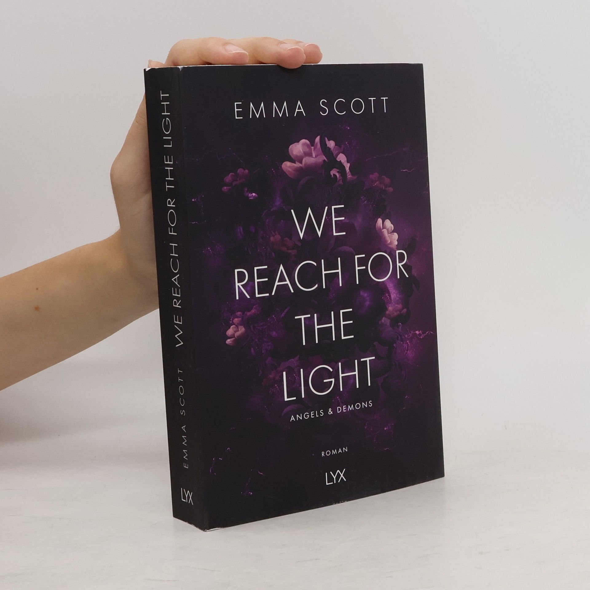 Emma Scott We Reach for the Light / Angels and Demons Bd.2