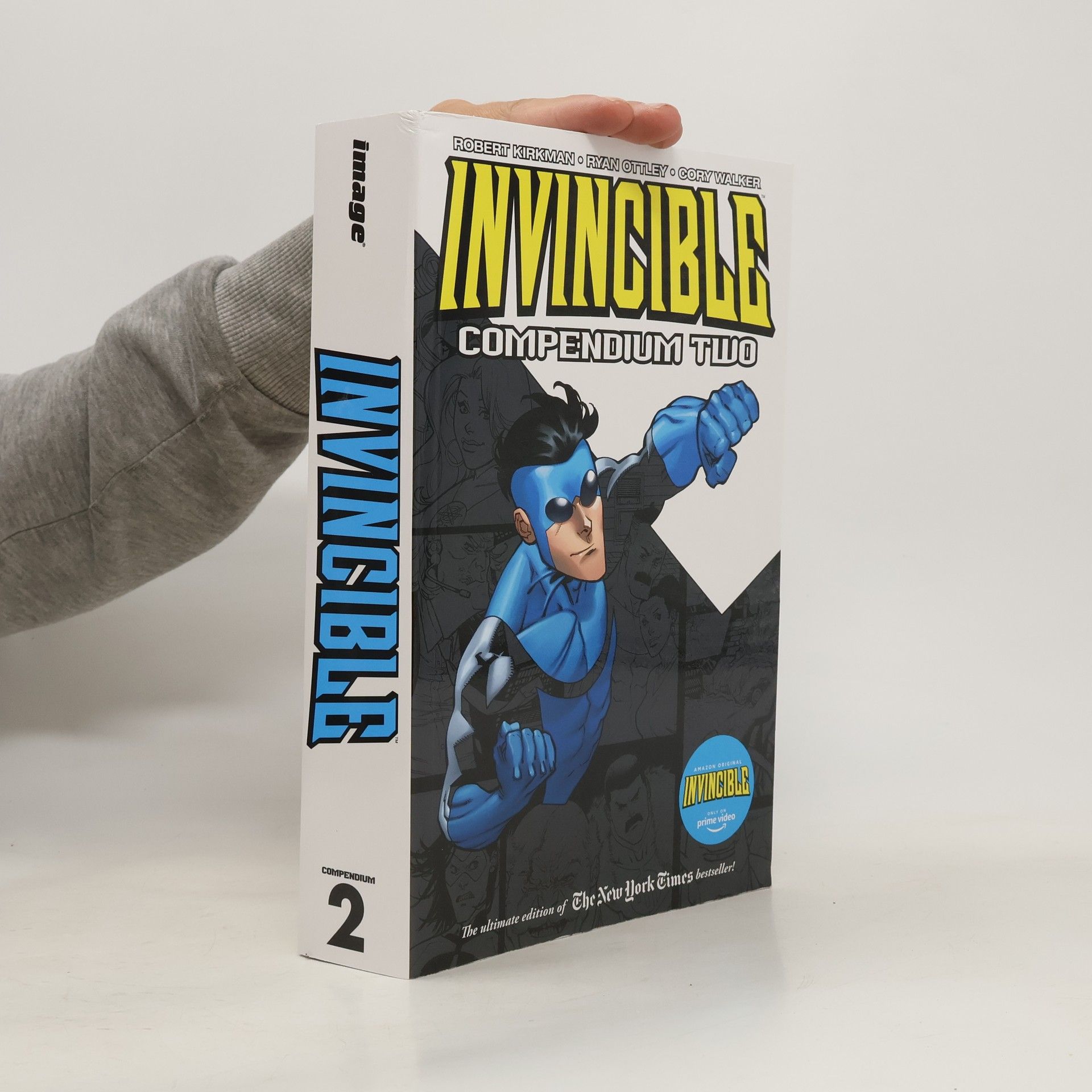 Robert Kirkman Invincible. Compendium Volume