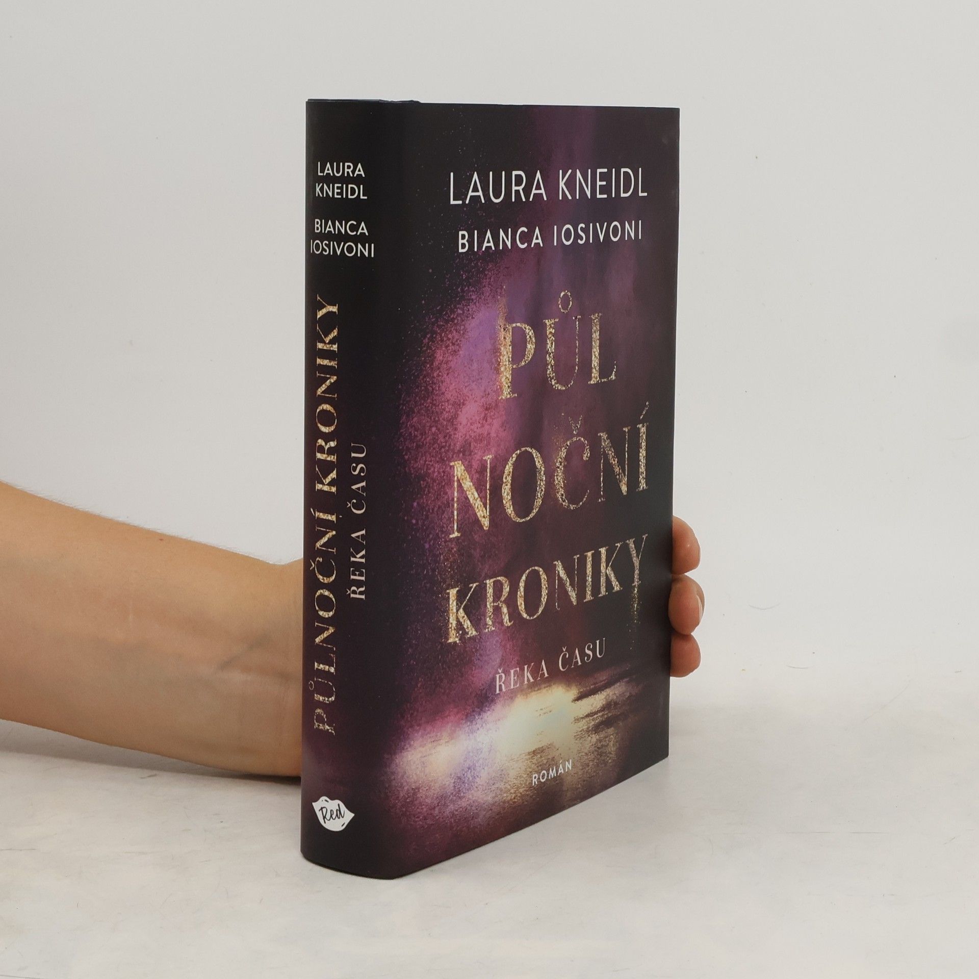 Laura Kneidl Půlnoční kroniky. Řeka času