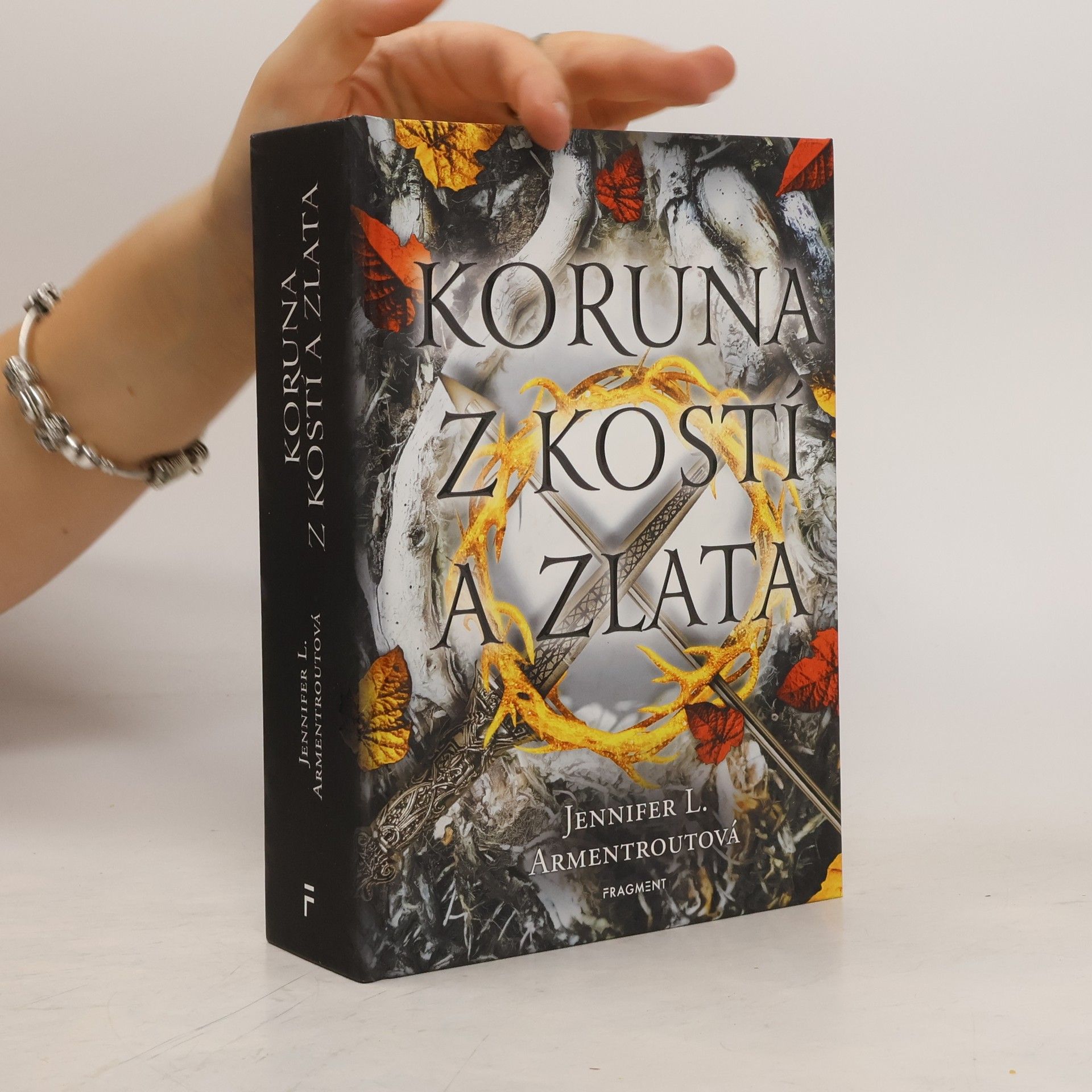 Jennifer Armentrout Koruna z kostí a zlata