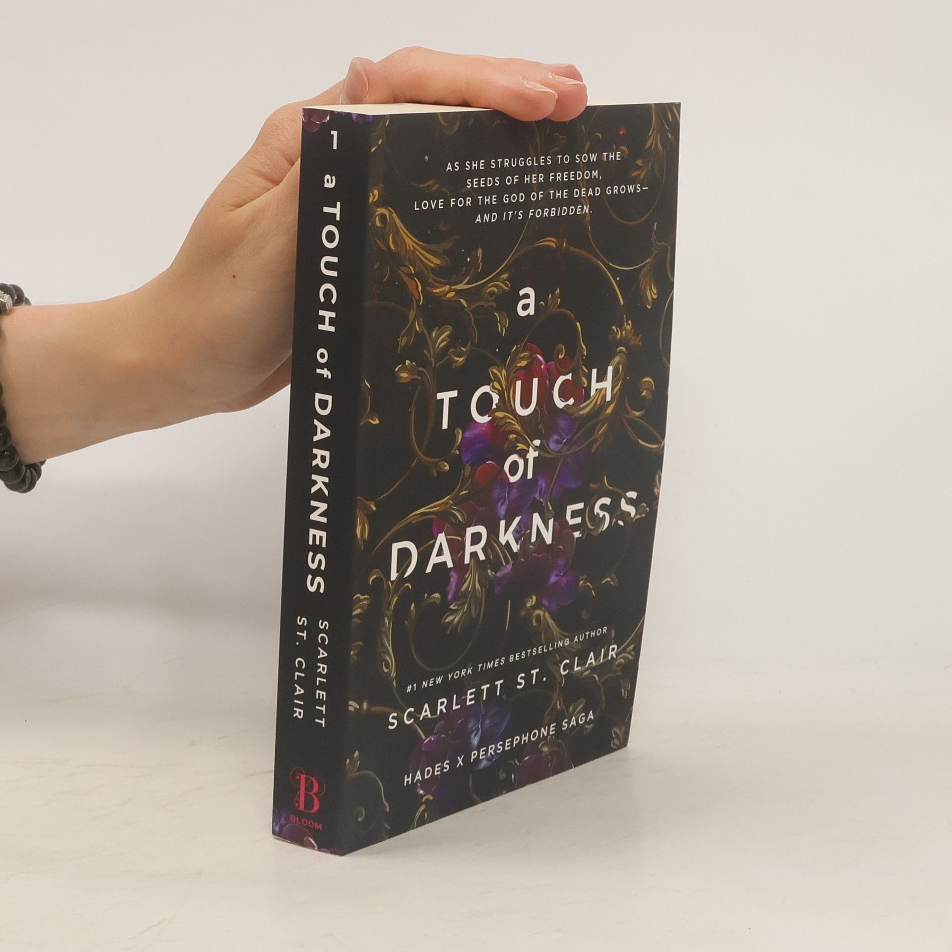 Scarlett St. Clair A Touch of Darkness