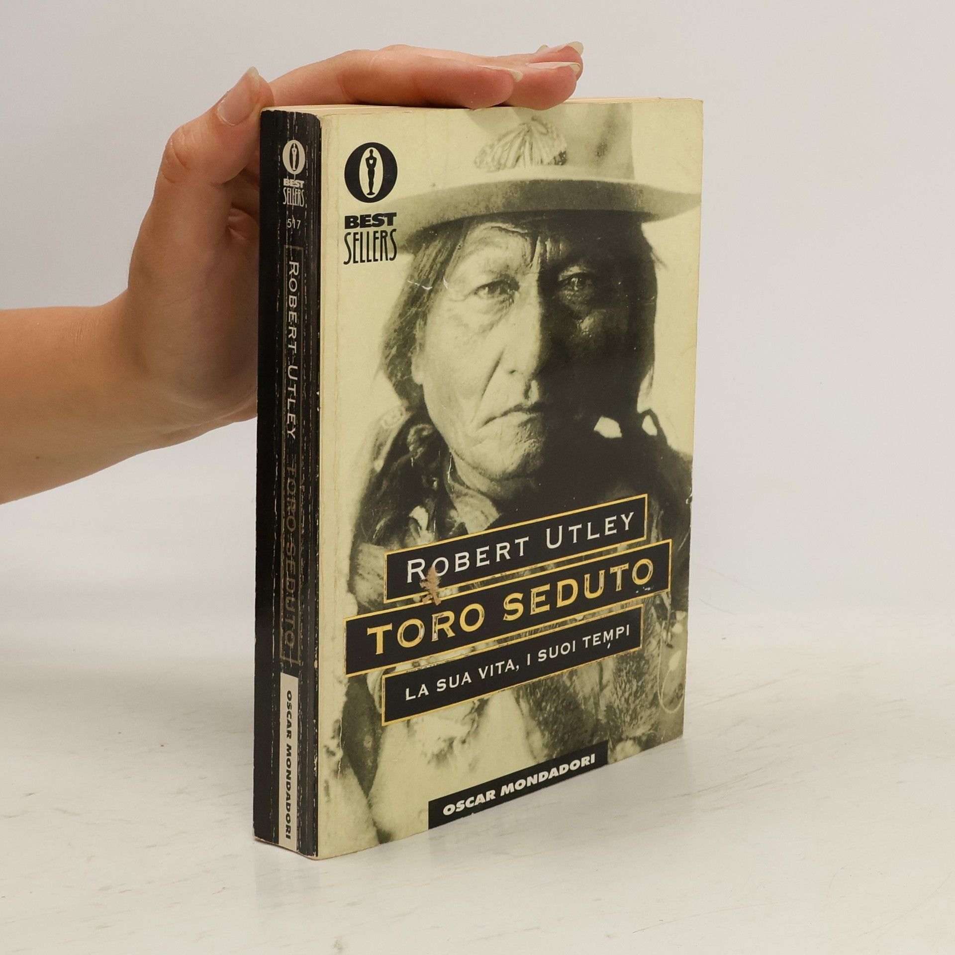 Robert M. Utley Toro Seduto