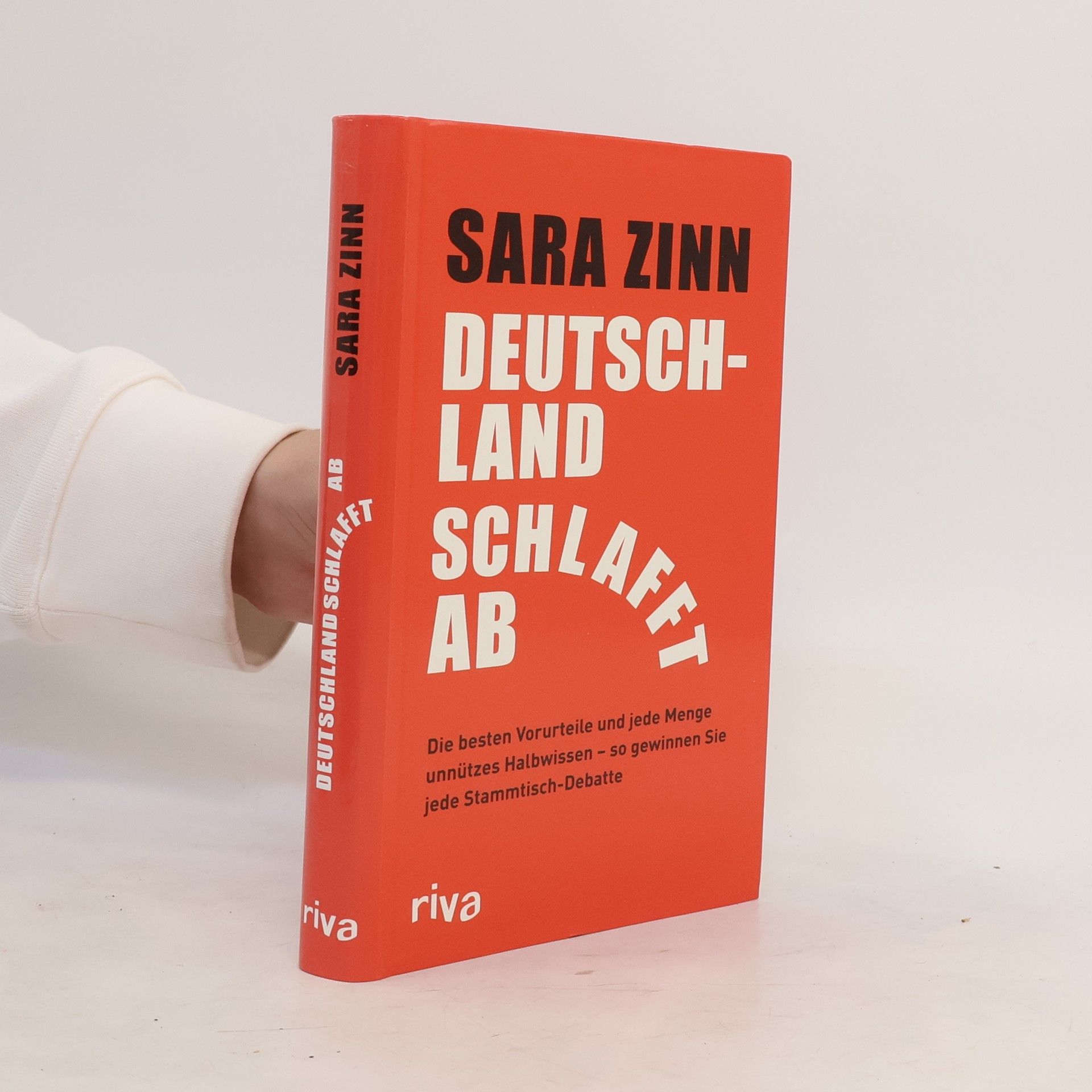 Sara Zinn Deutschland schlafft ab
