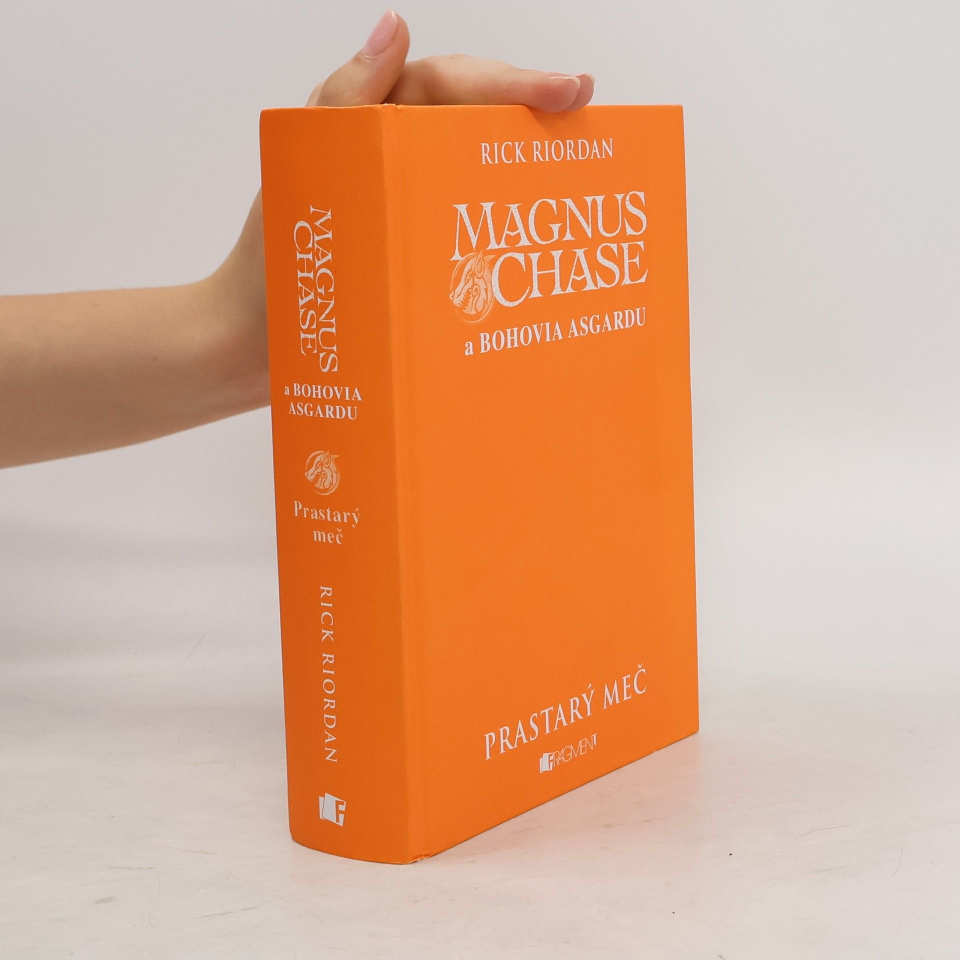 Rick Riordan Magnus Chase a Bohovia Asgardu - Prastarý meč