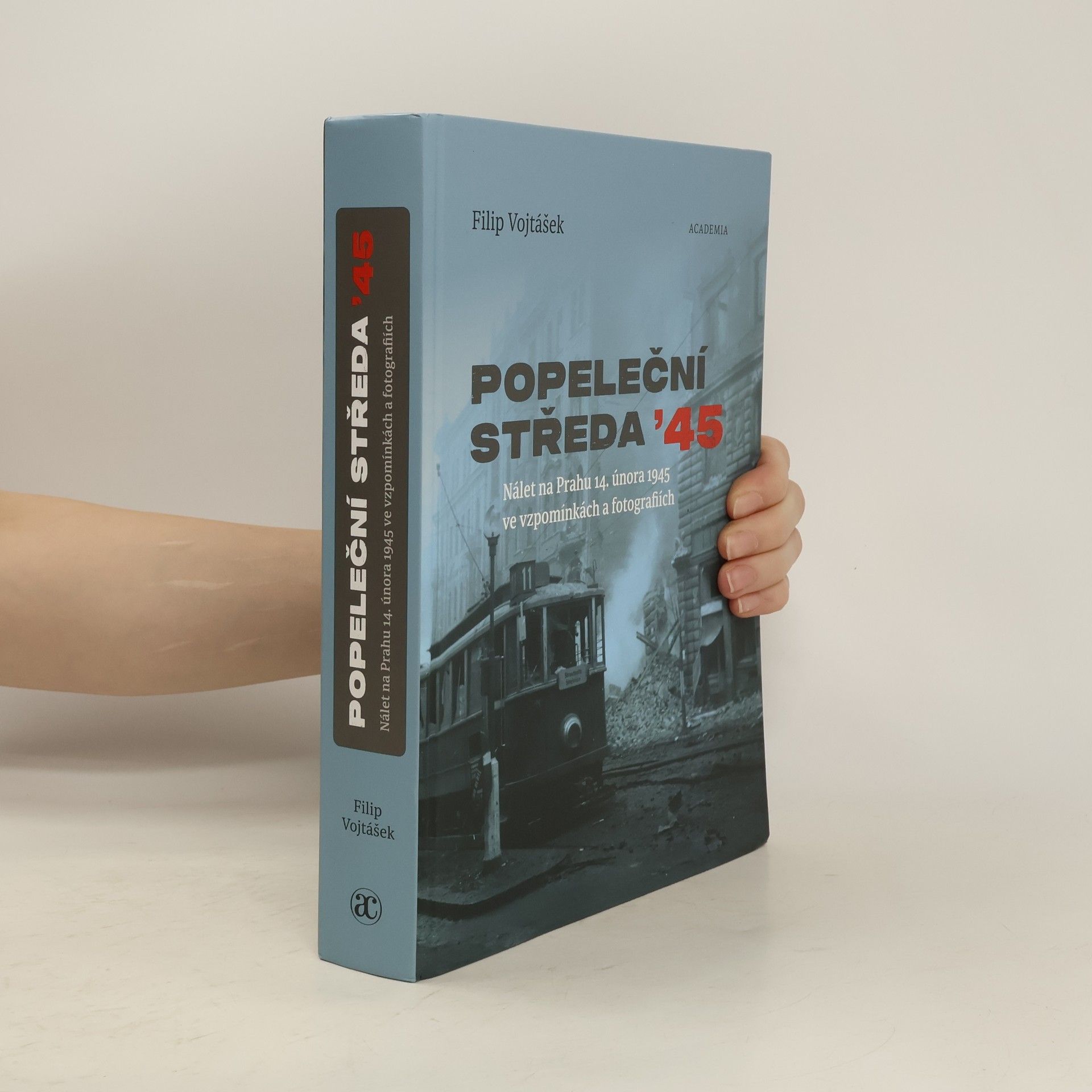 Filip Vojtášek Popeleční středa '45. Nálet na Prahu 14. února 1945 ve vzpomínkách a fotografiích