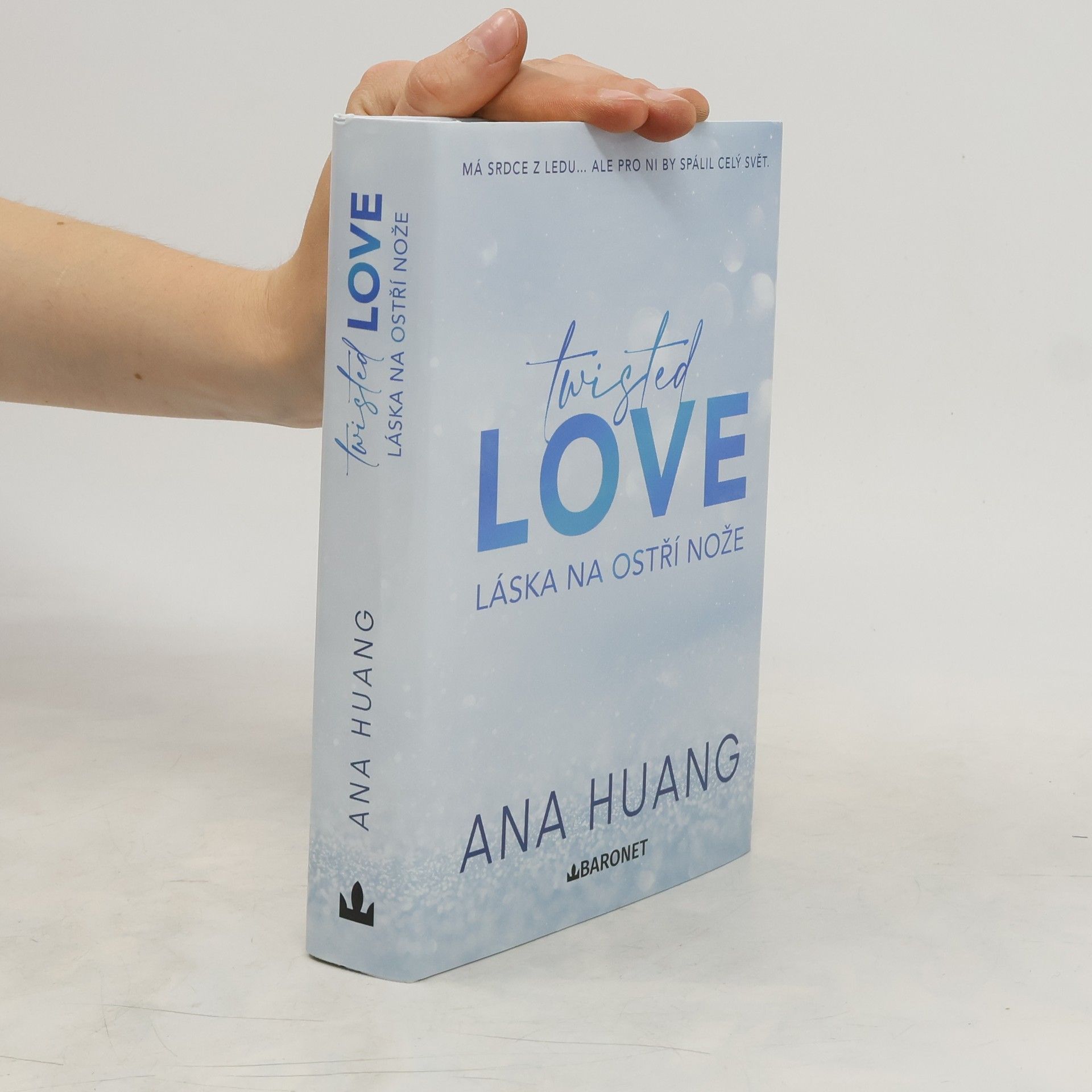 Ana Huang Twisted love. Láska na ostří nože