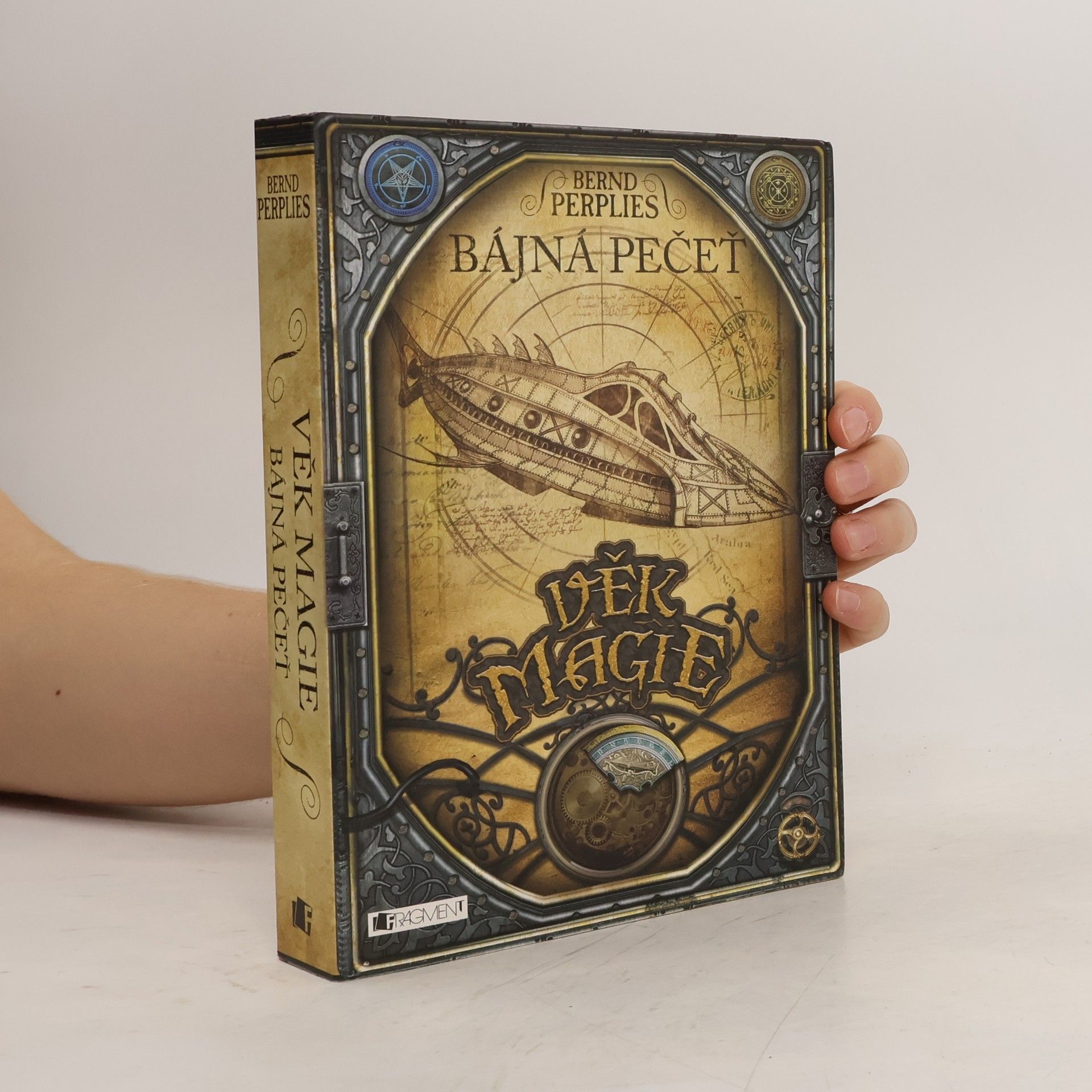 Bernd Perplies Věk magie. Bájná pečeť