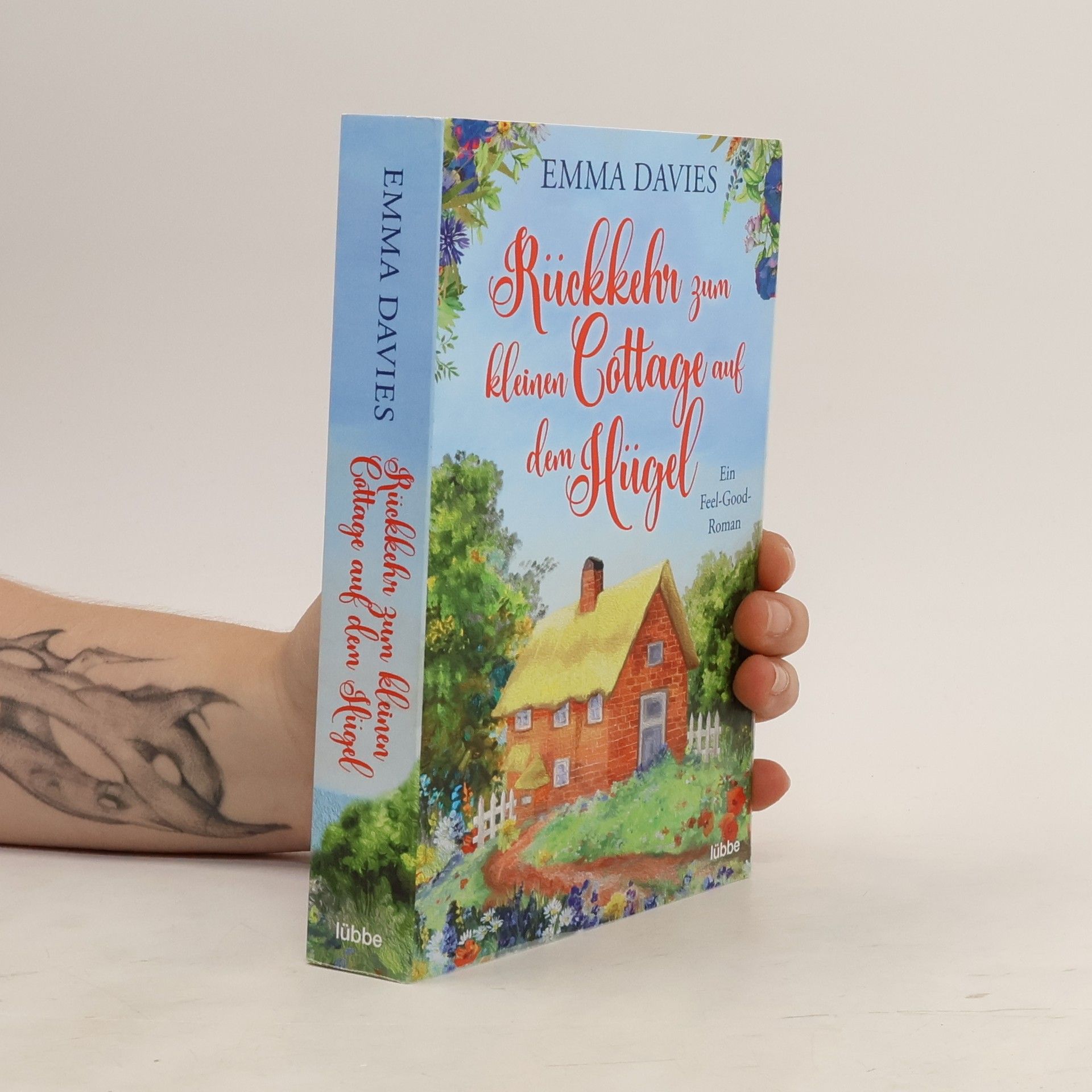 Emma Davies Rückkehr zum kleinen Cottage auf dem Hügel