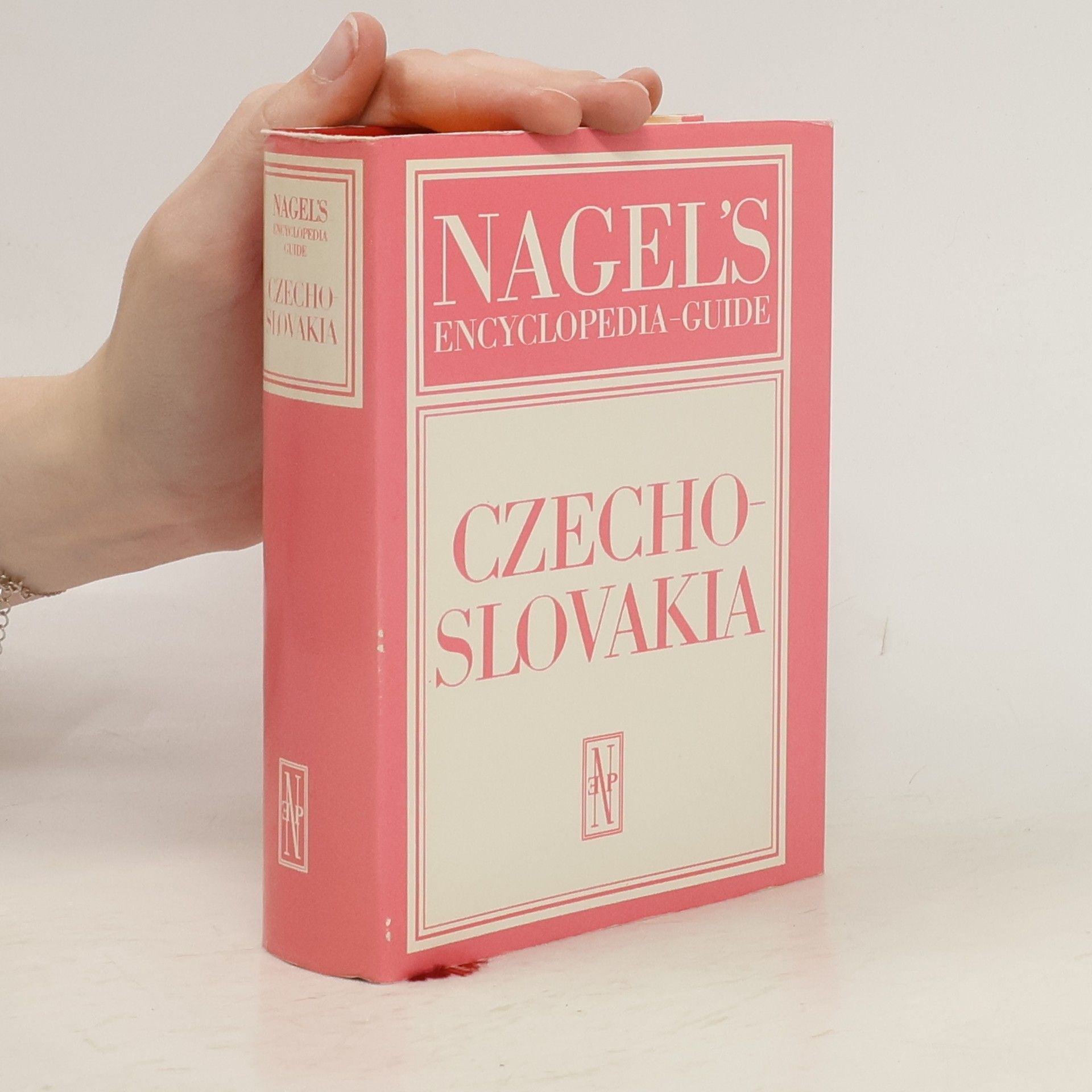 kolektiv Nagel's Encyclopedia Guide. Czechoslovakia