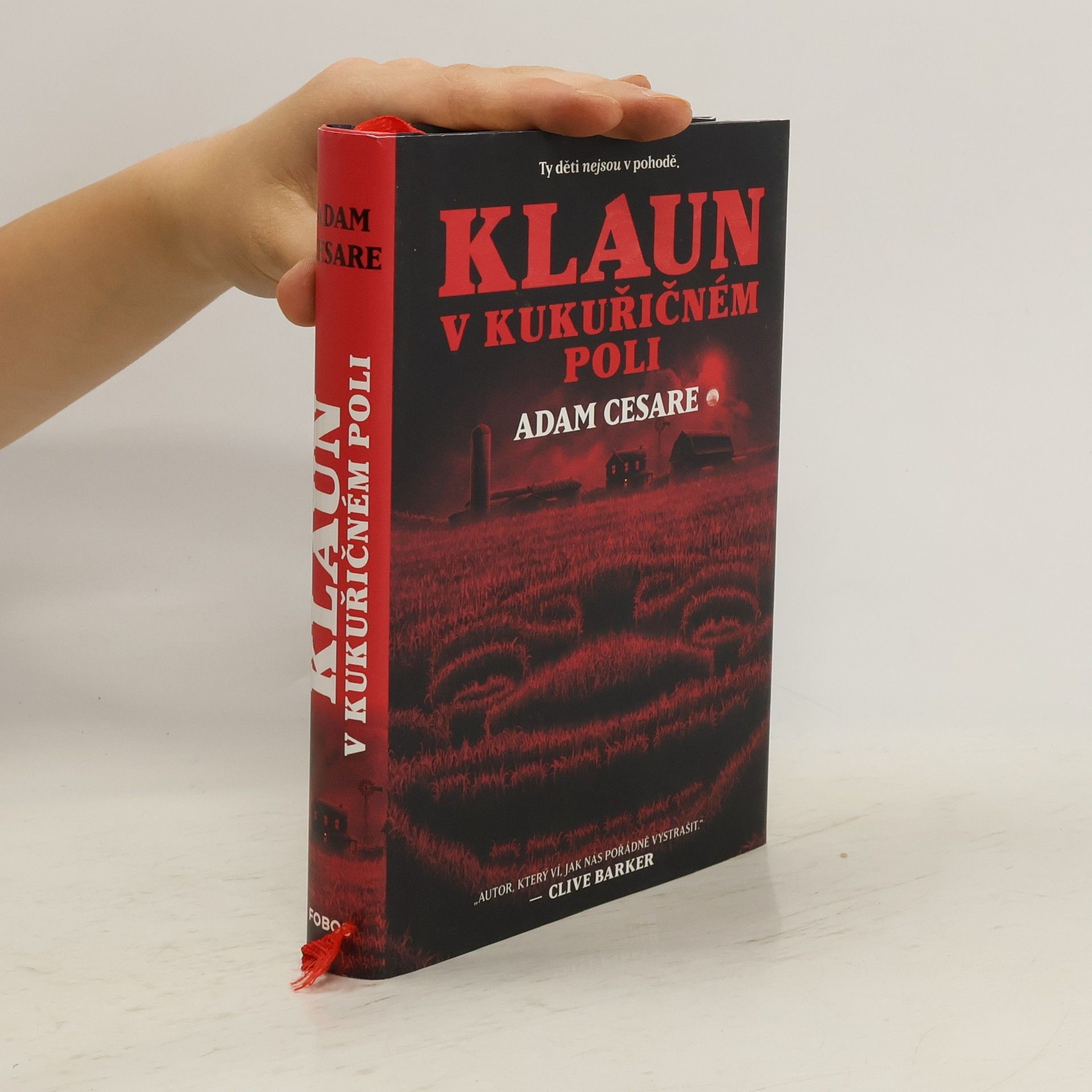 Adam Cesare Klaun v kukuřičném poli