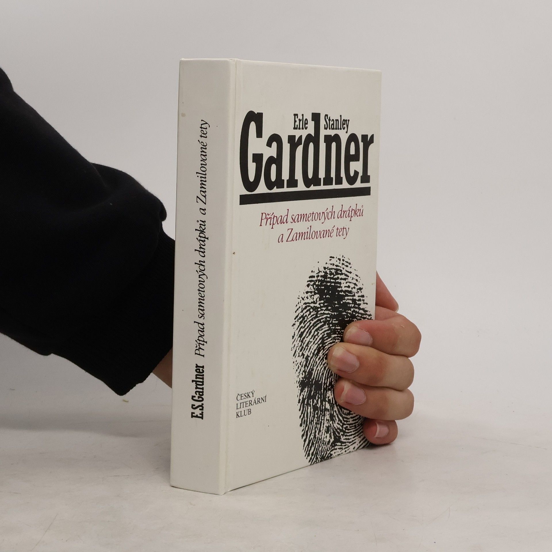 Erle Stanley Gardner Případ sametových drápků a Zamilované tety