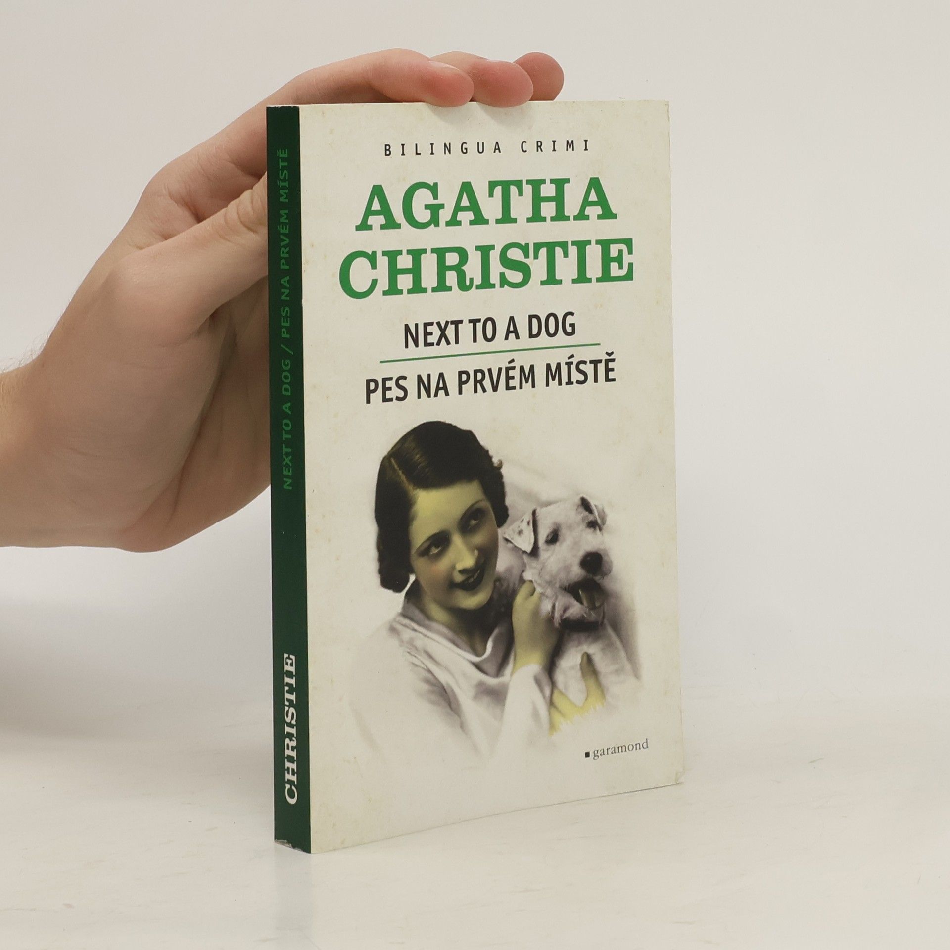 Agatha Christie Next To a Dog / Pes na prvém místě