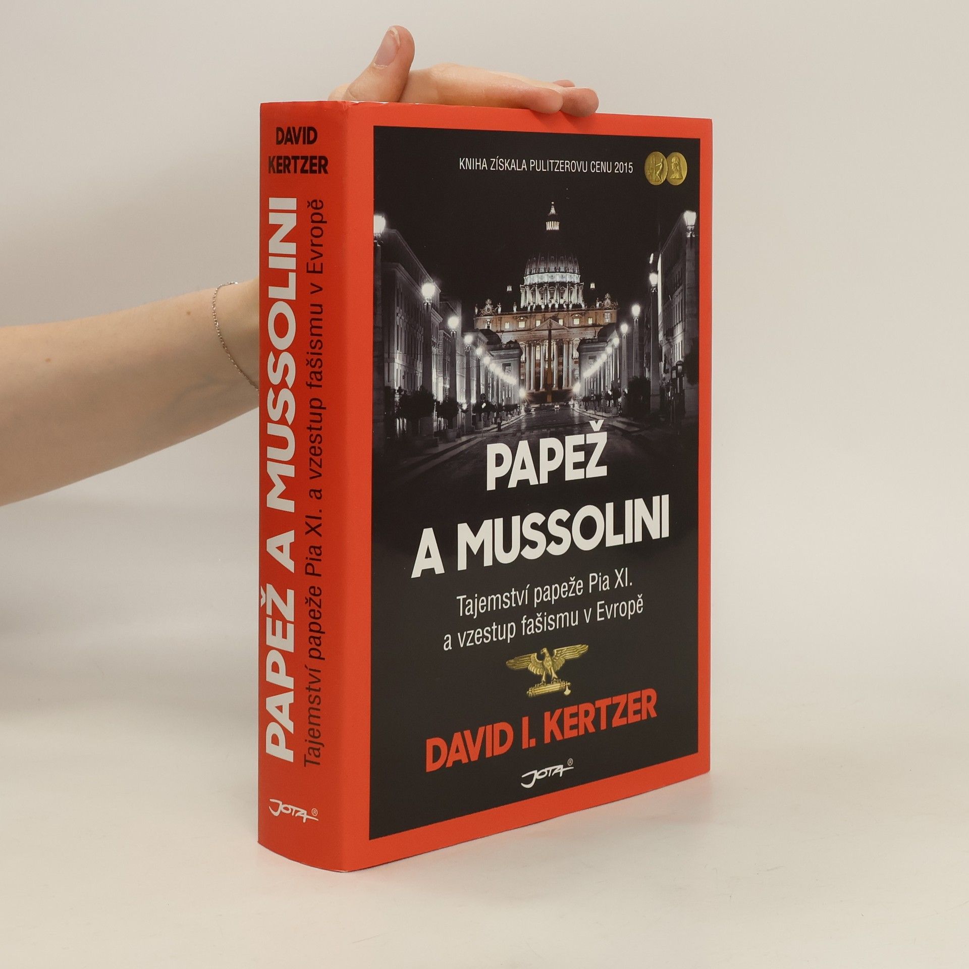 David I. Kertzer Papež a Mussolini: Tajemství papeže Pia XI. a vzestup fašismu v Evropě