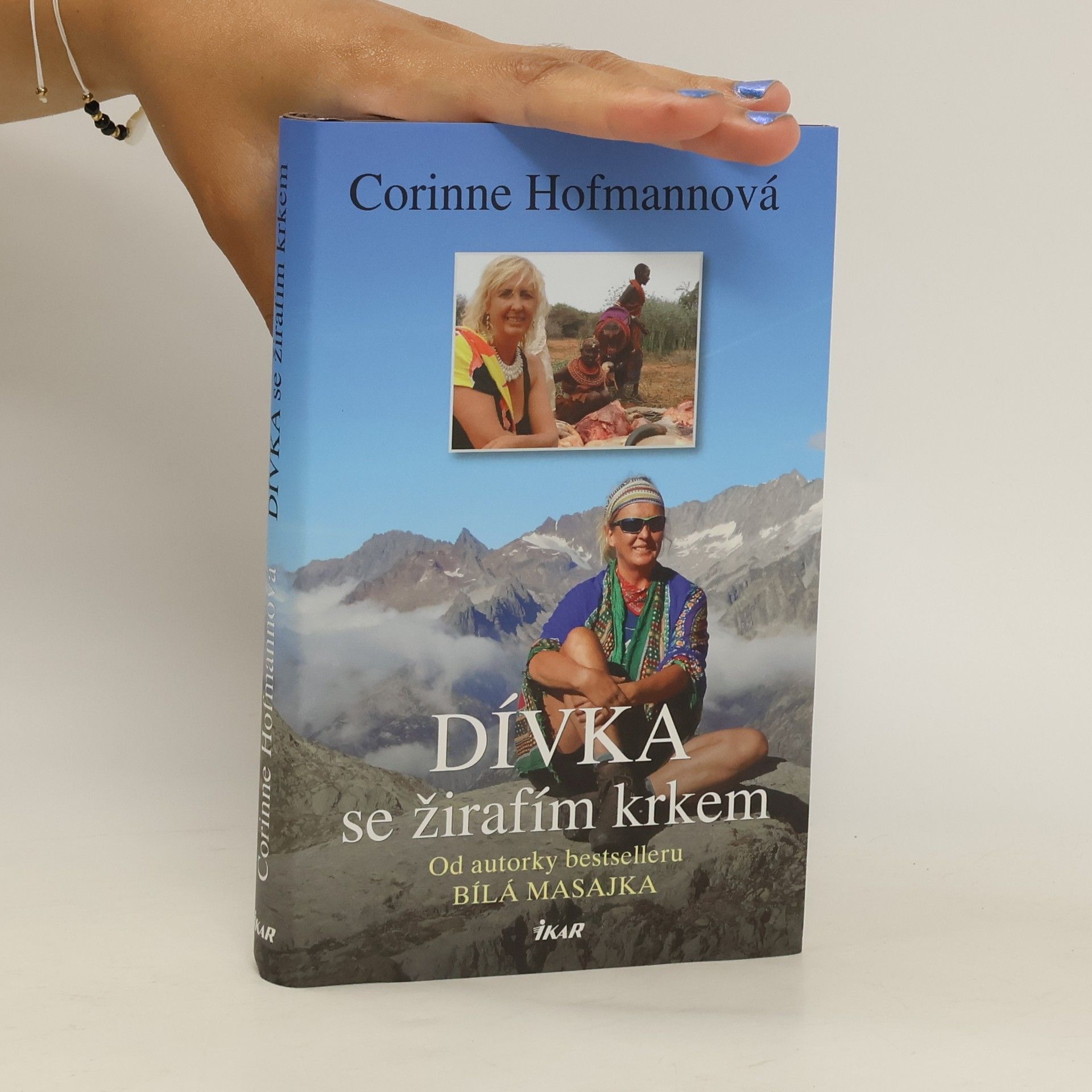 Zuzana Schneiderová Dívka se žirafím krkem