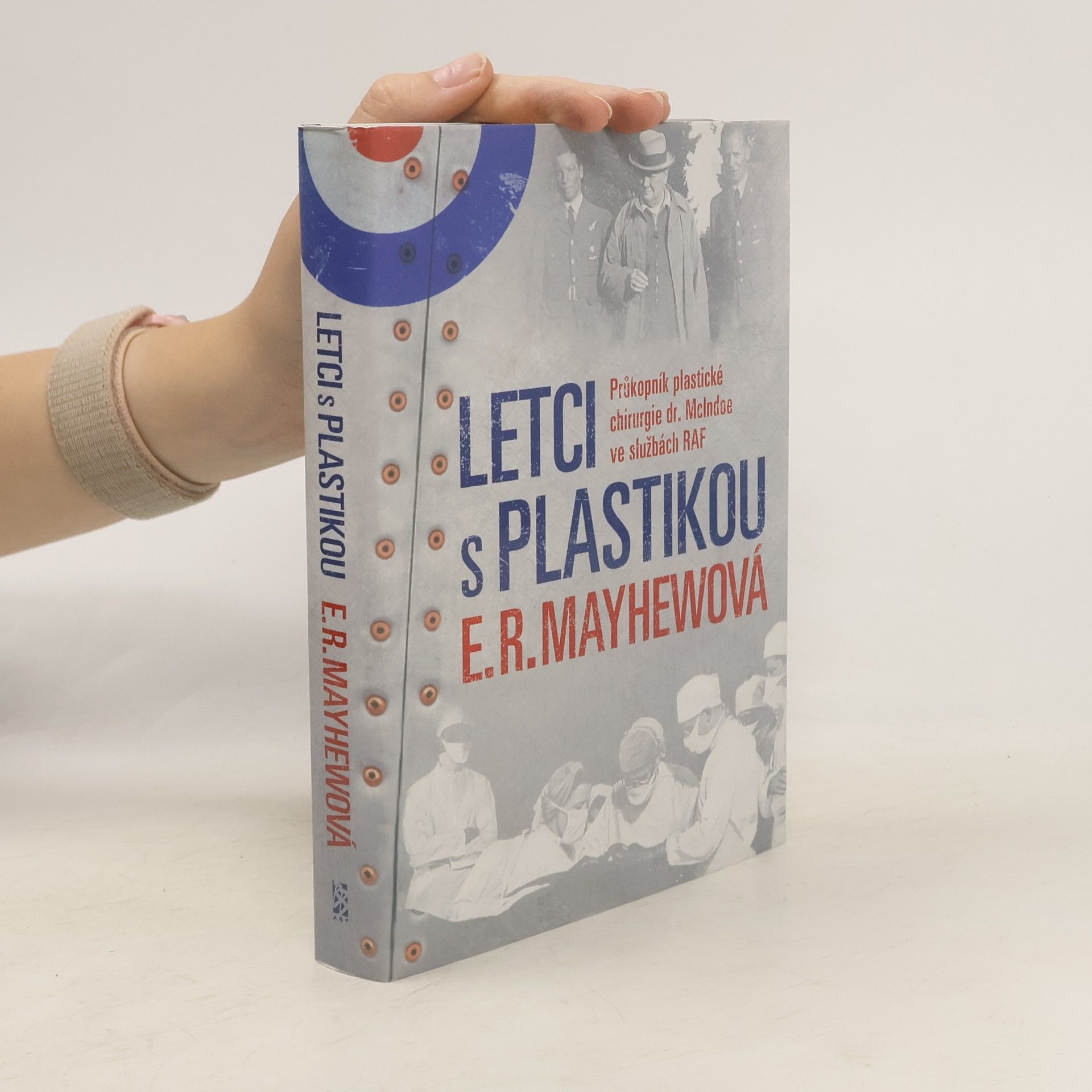 E.R. Mayhew Letci s plastikou