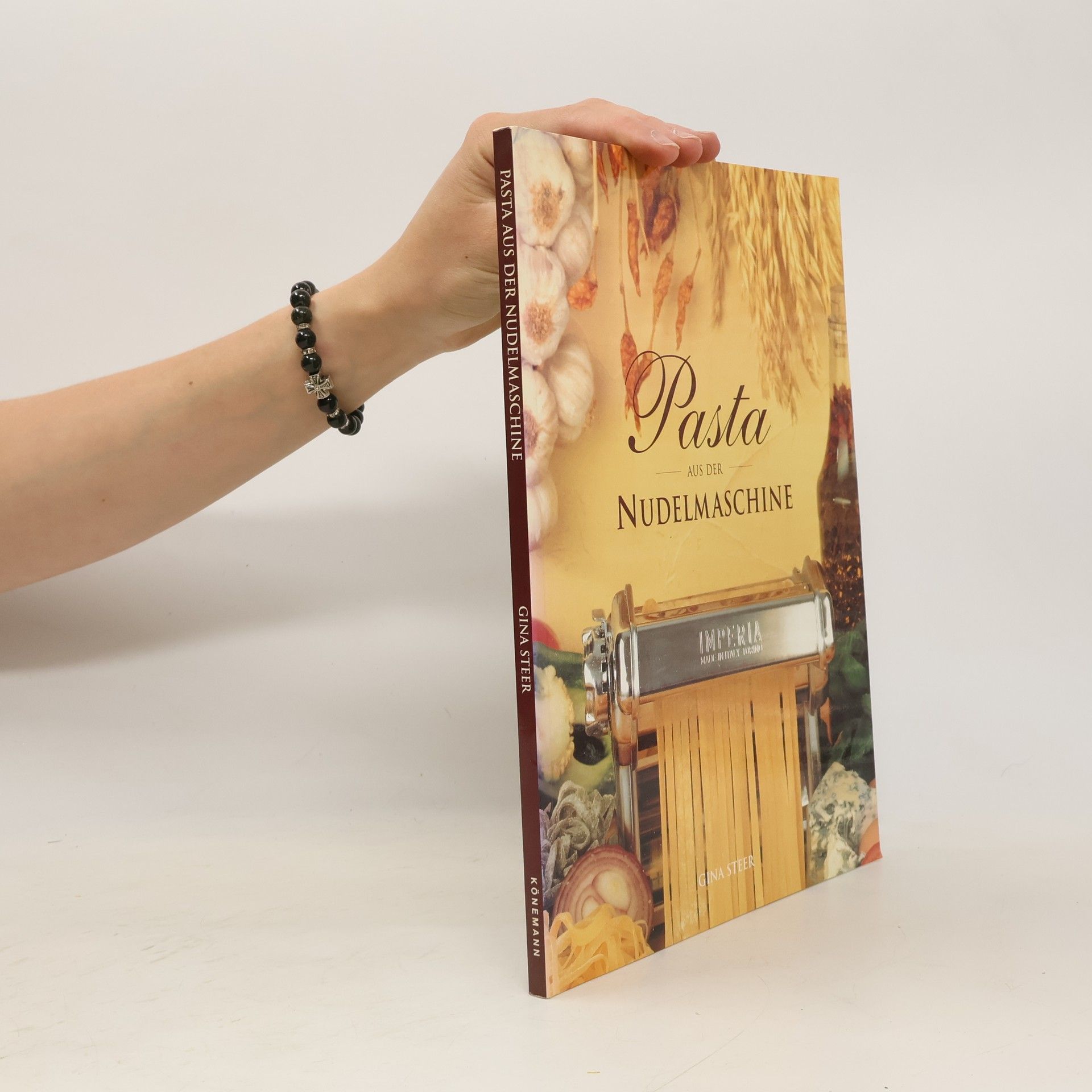 Gina Steer Pasta aus der Nudelmaschine