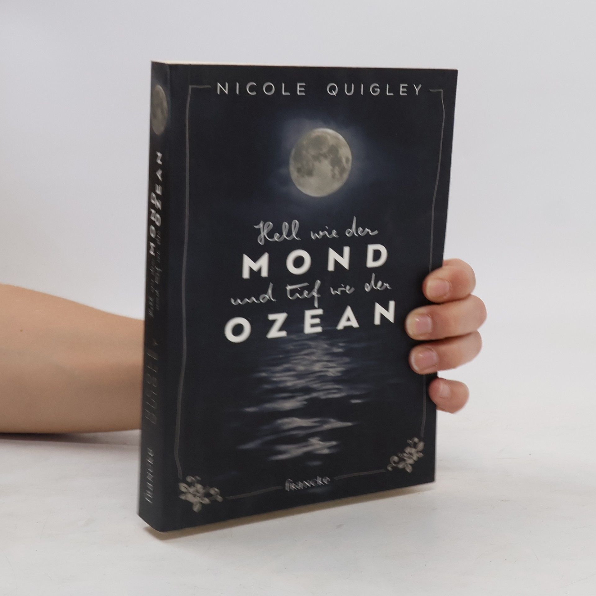 Nicole Quigley Hell wie der Mond und tief wie der Ozean