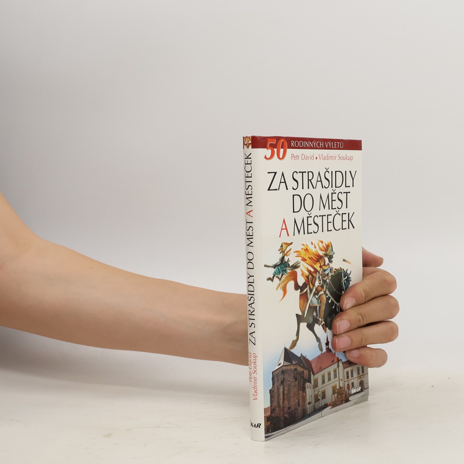 Petr David Za strašidly do měst a městeček