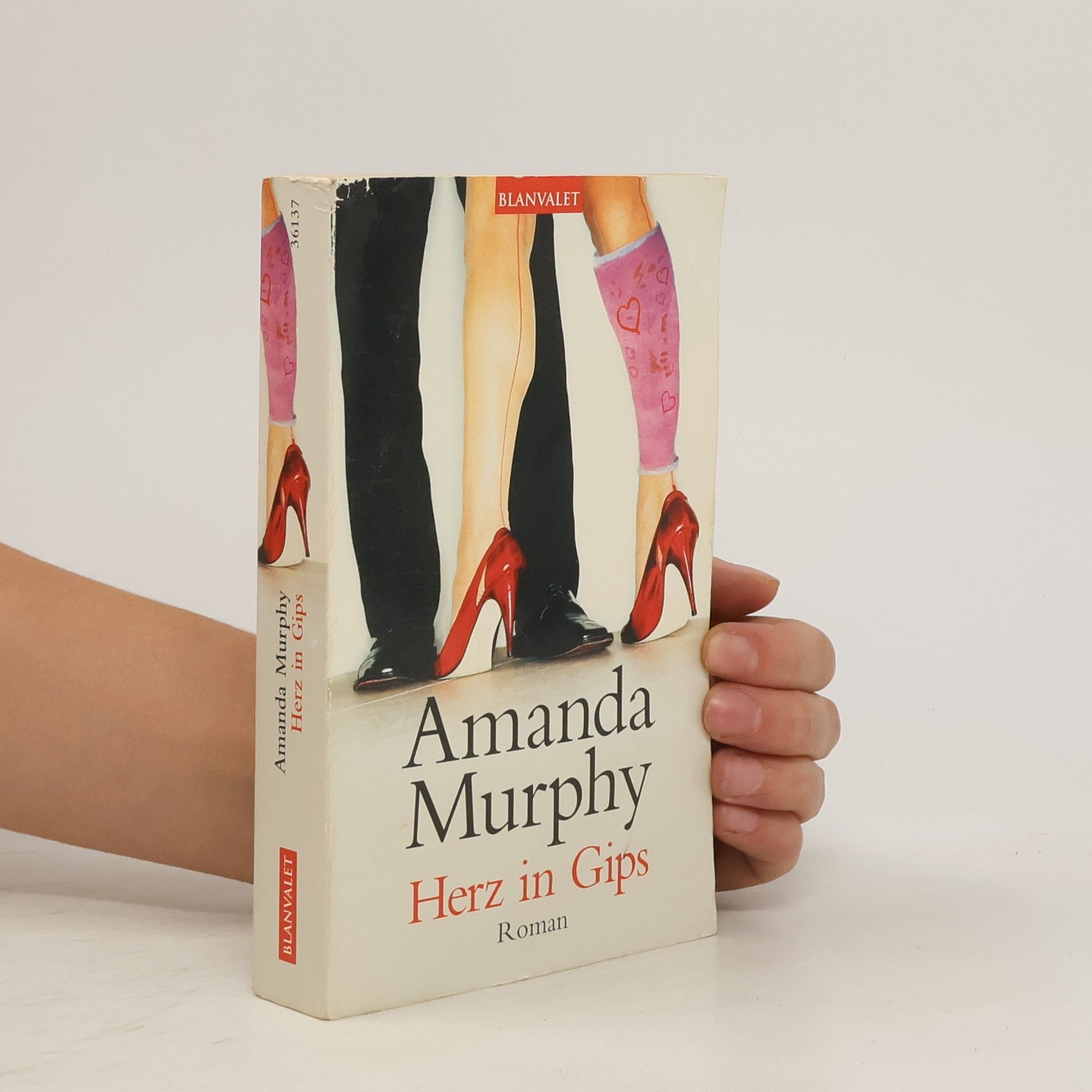 Amanda Murphy Herz in Gips
